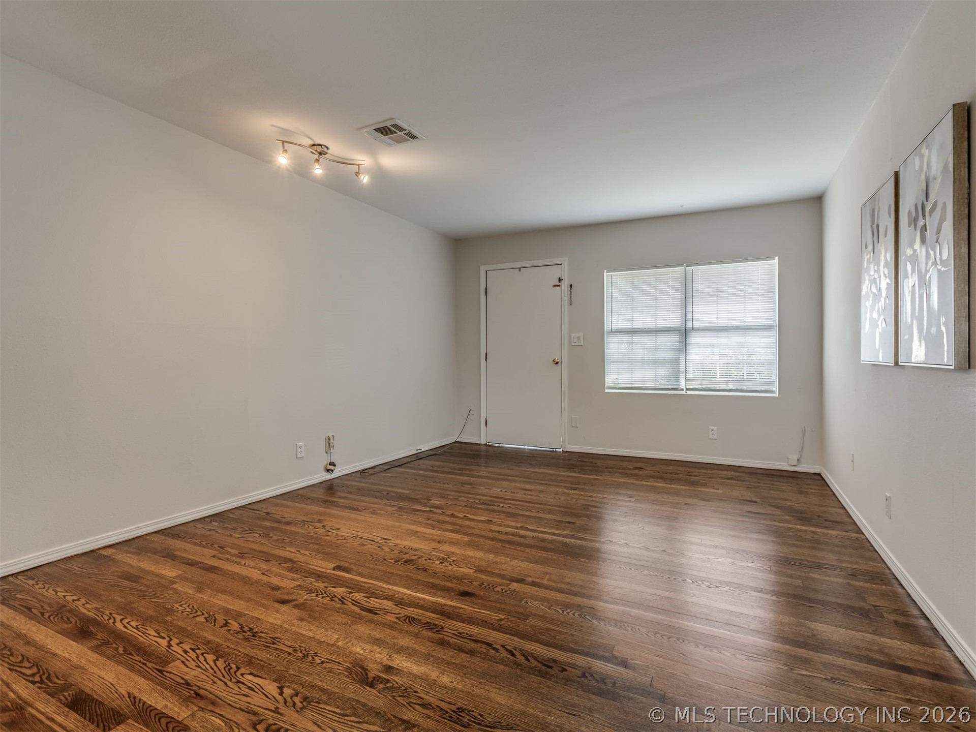 243 Ne Elmhurst Avenue Property Photo 4