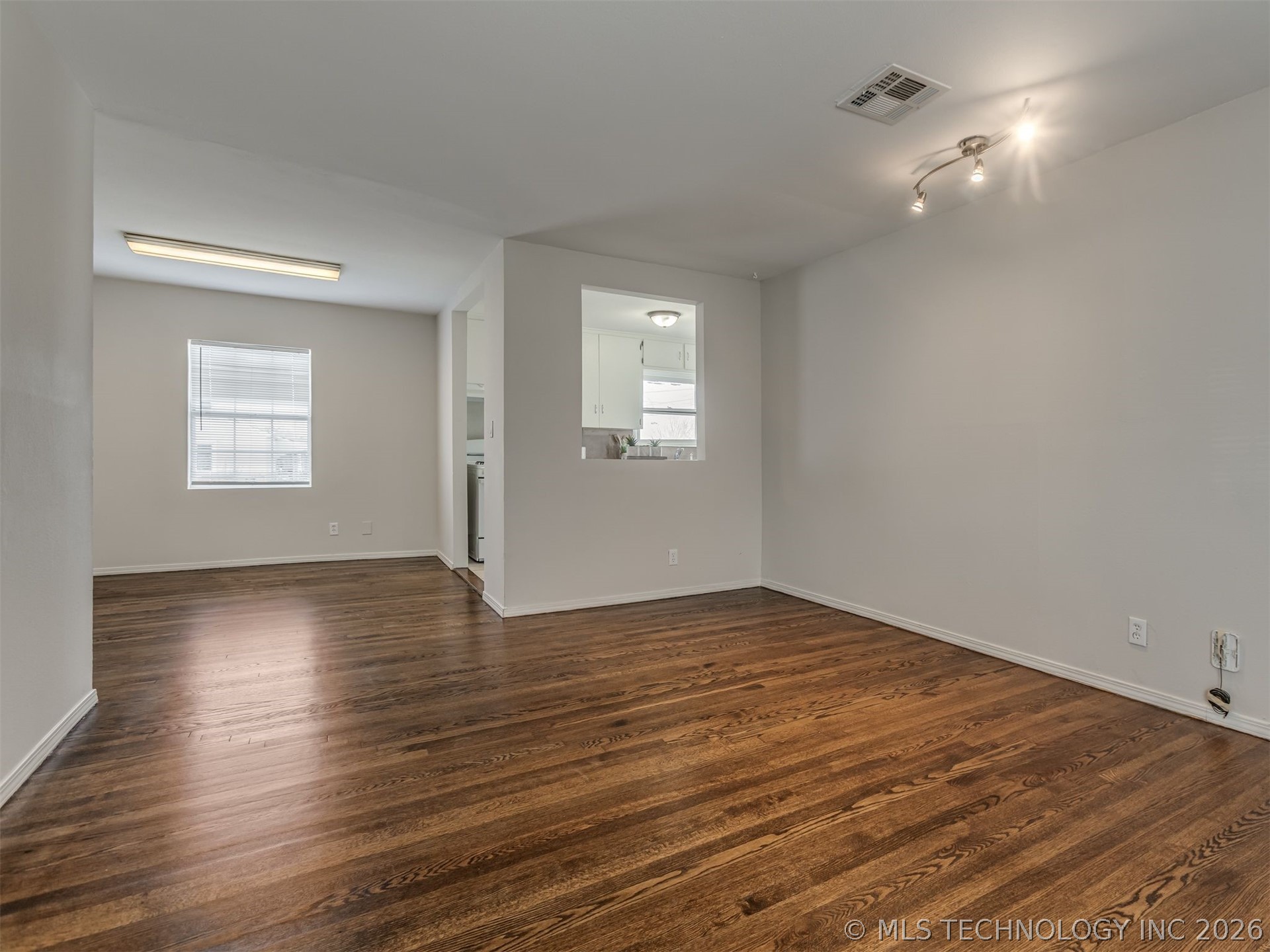243 Ne Elmhurst Avenue Property Photo 5
