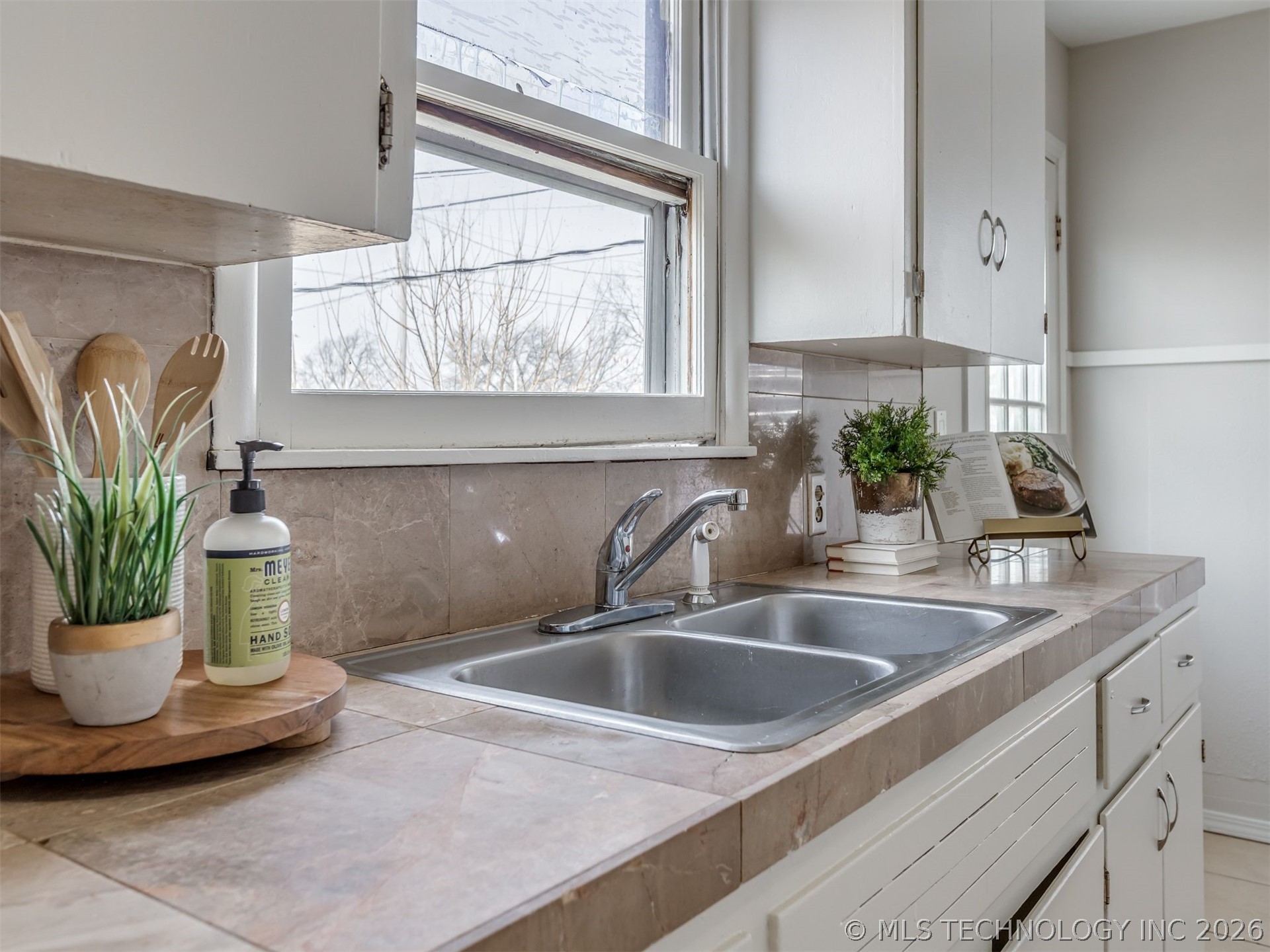 243 Ne Elmhurst Avenue Property Photo 9
