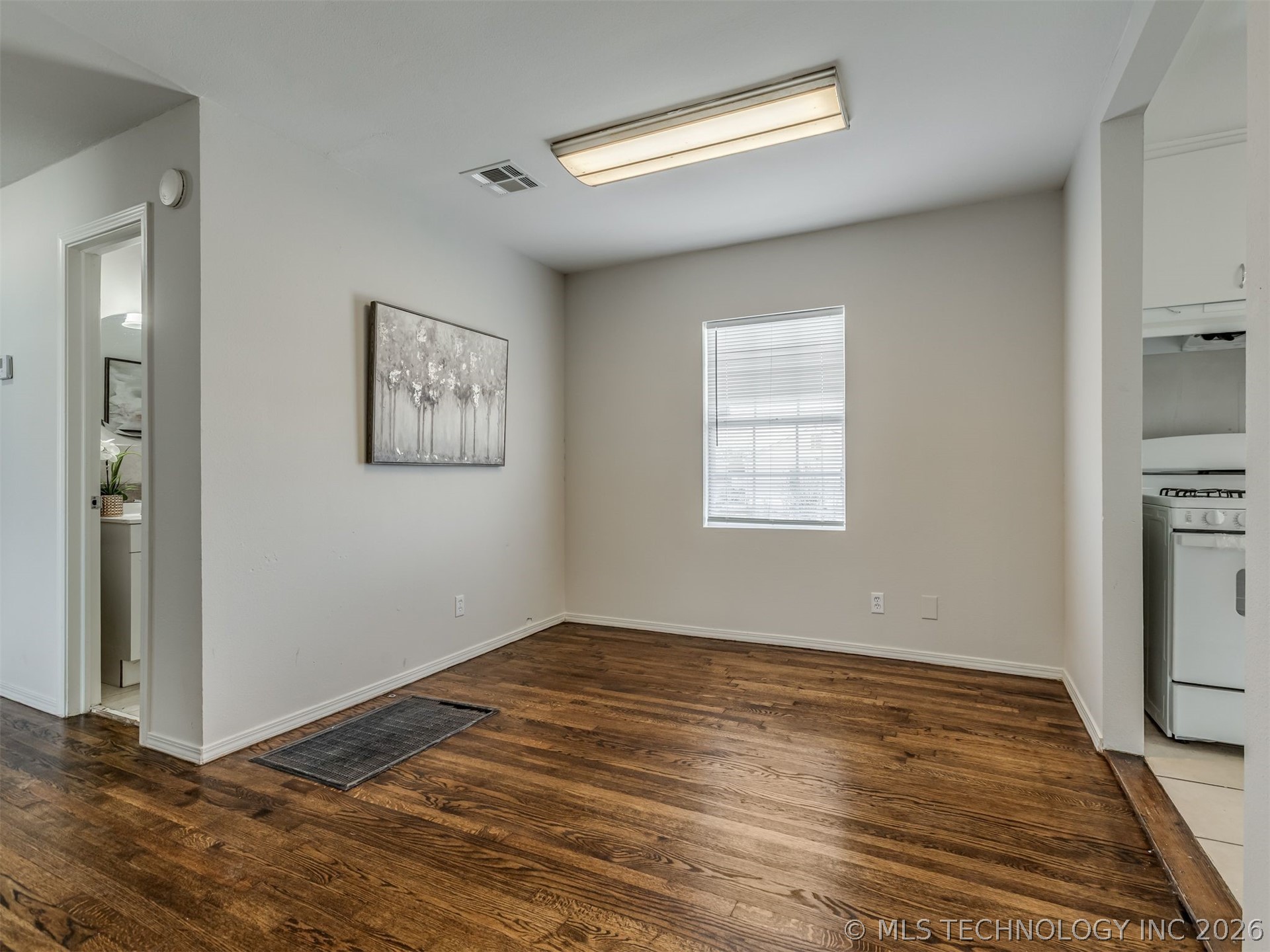 243 Ne Elmhurst Avenue Property Photo 12