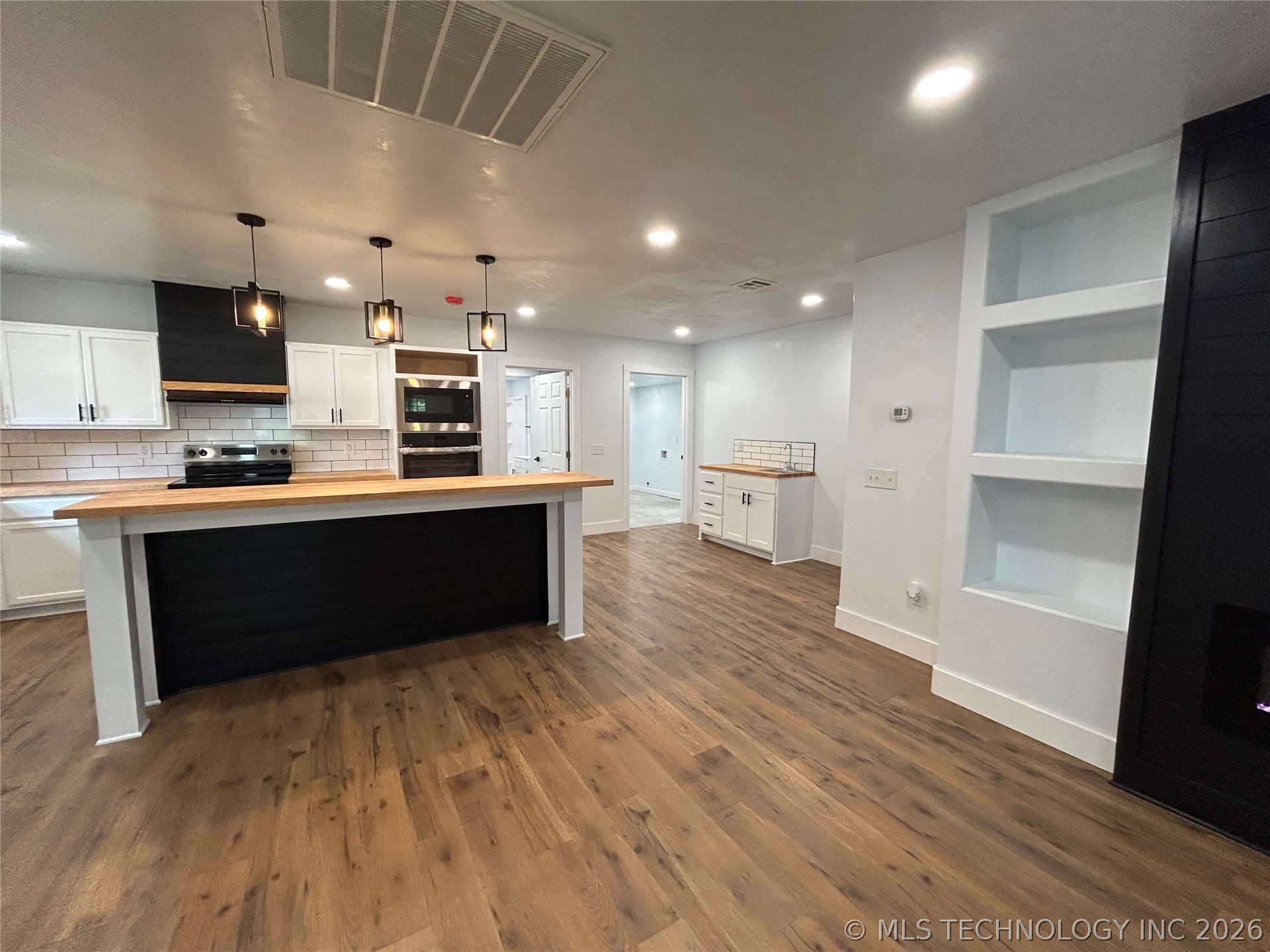1008 W Burney Street Property Photo 7
