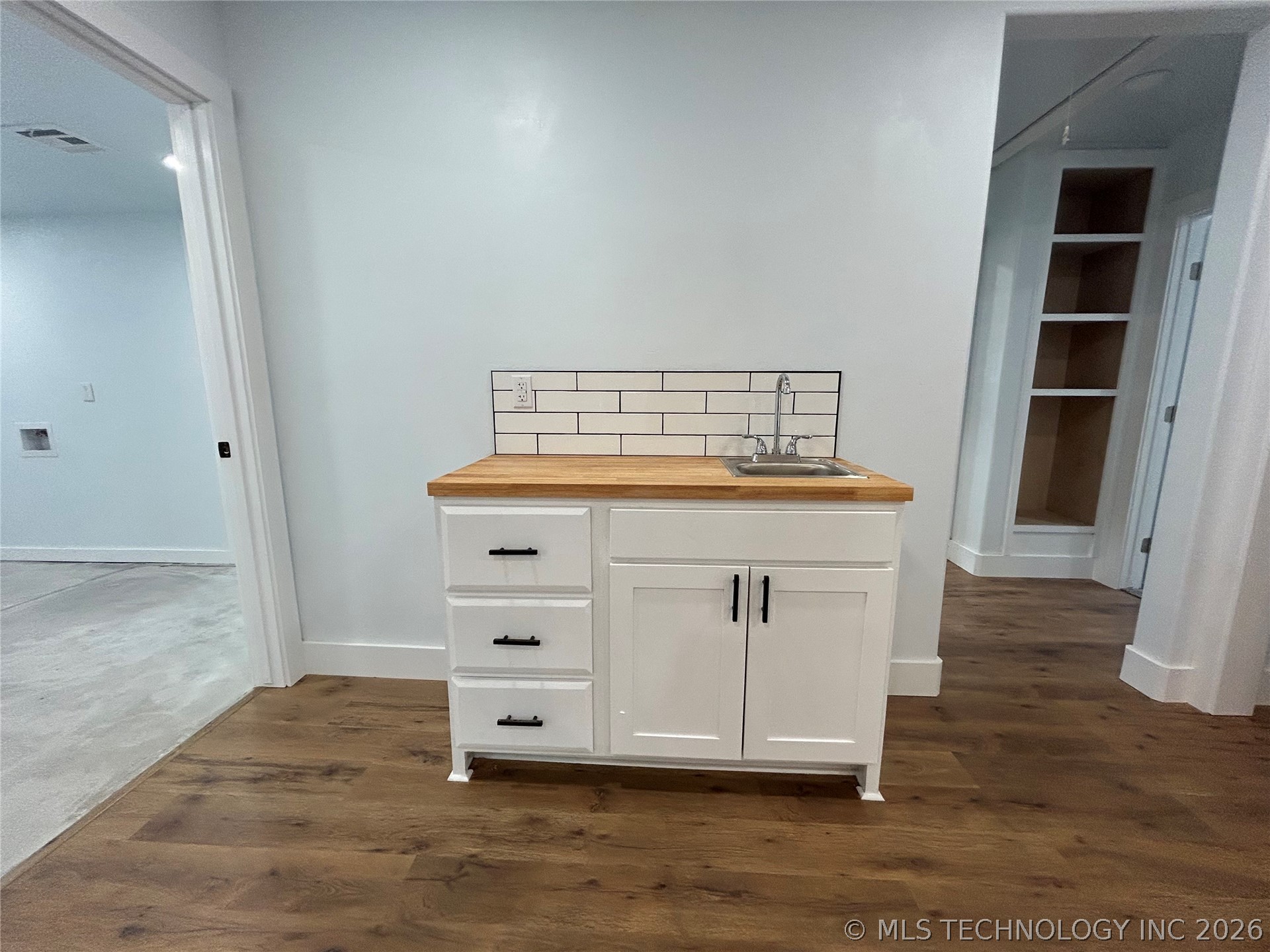 1008 W Burney Street Property Photo 12