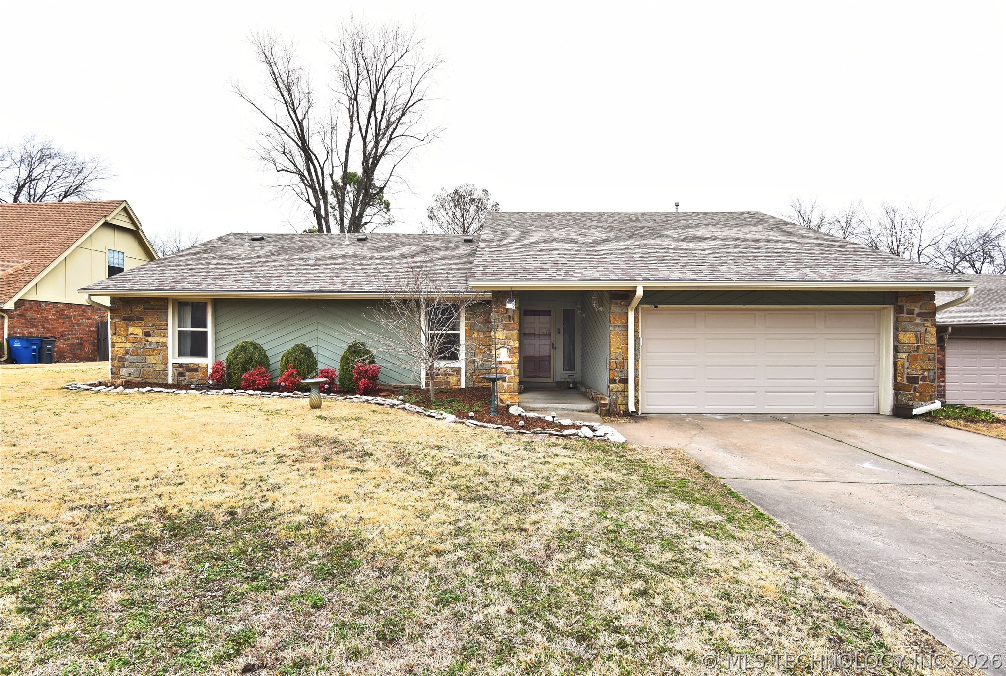 9213 E 68th Street Property Photo 2