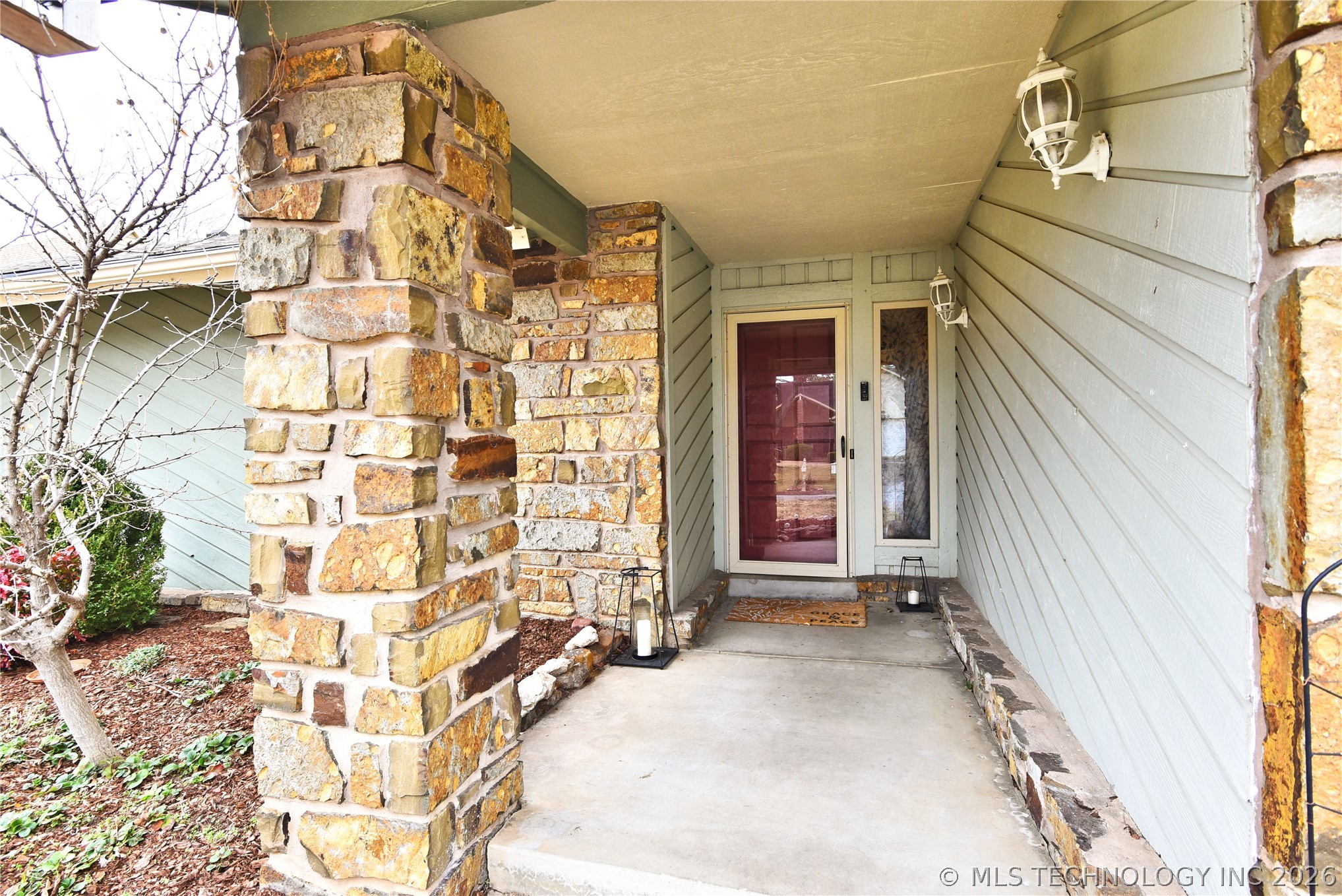 9213 E 68th Street Property Photo 3