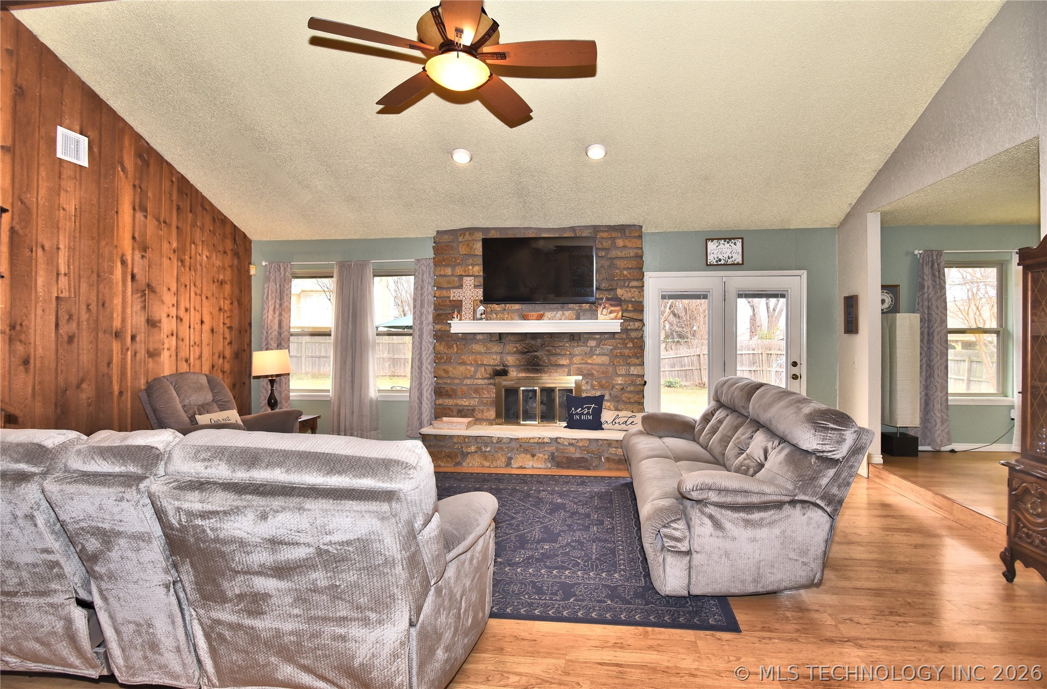 9213 E 68th Street Property Photo 6