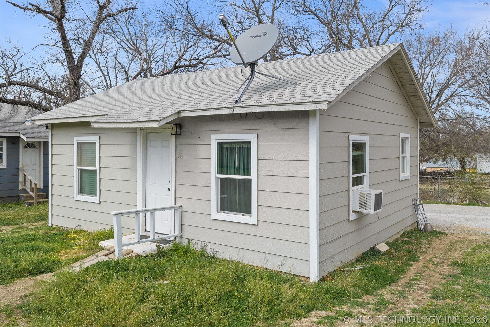 598 2nd Street Property Photo 2