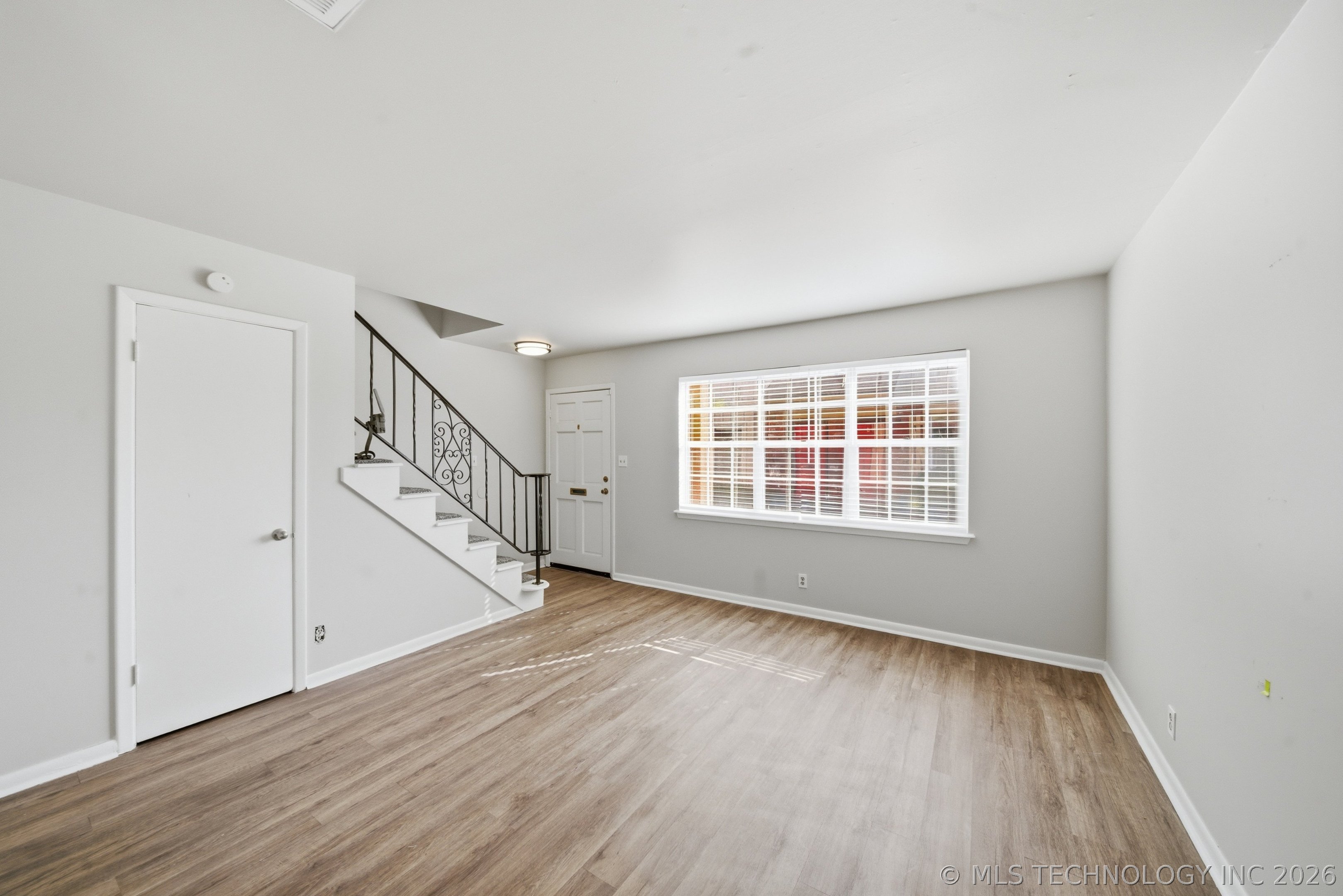6156 S Madison Place D Property Photo 8