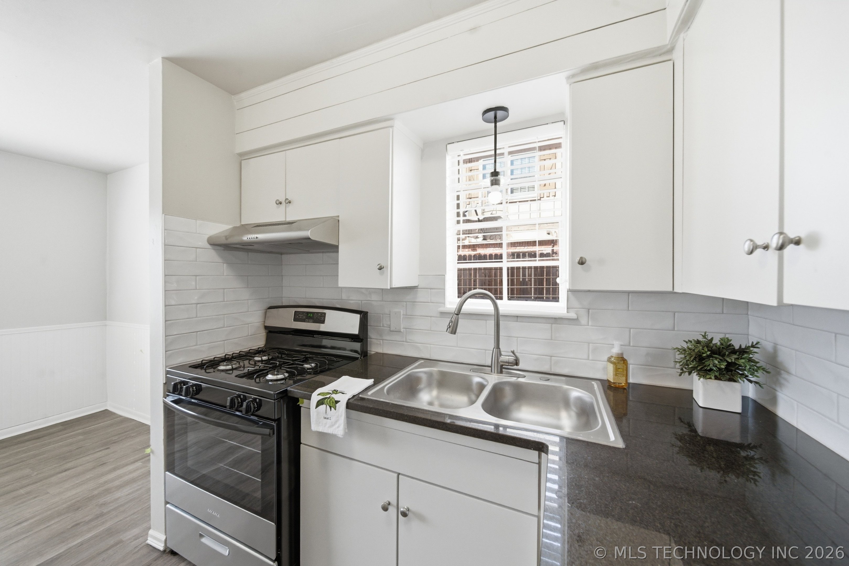 6156 S Madison Place D Property Photo 10