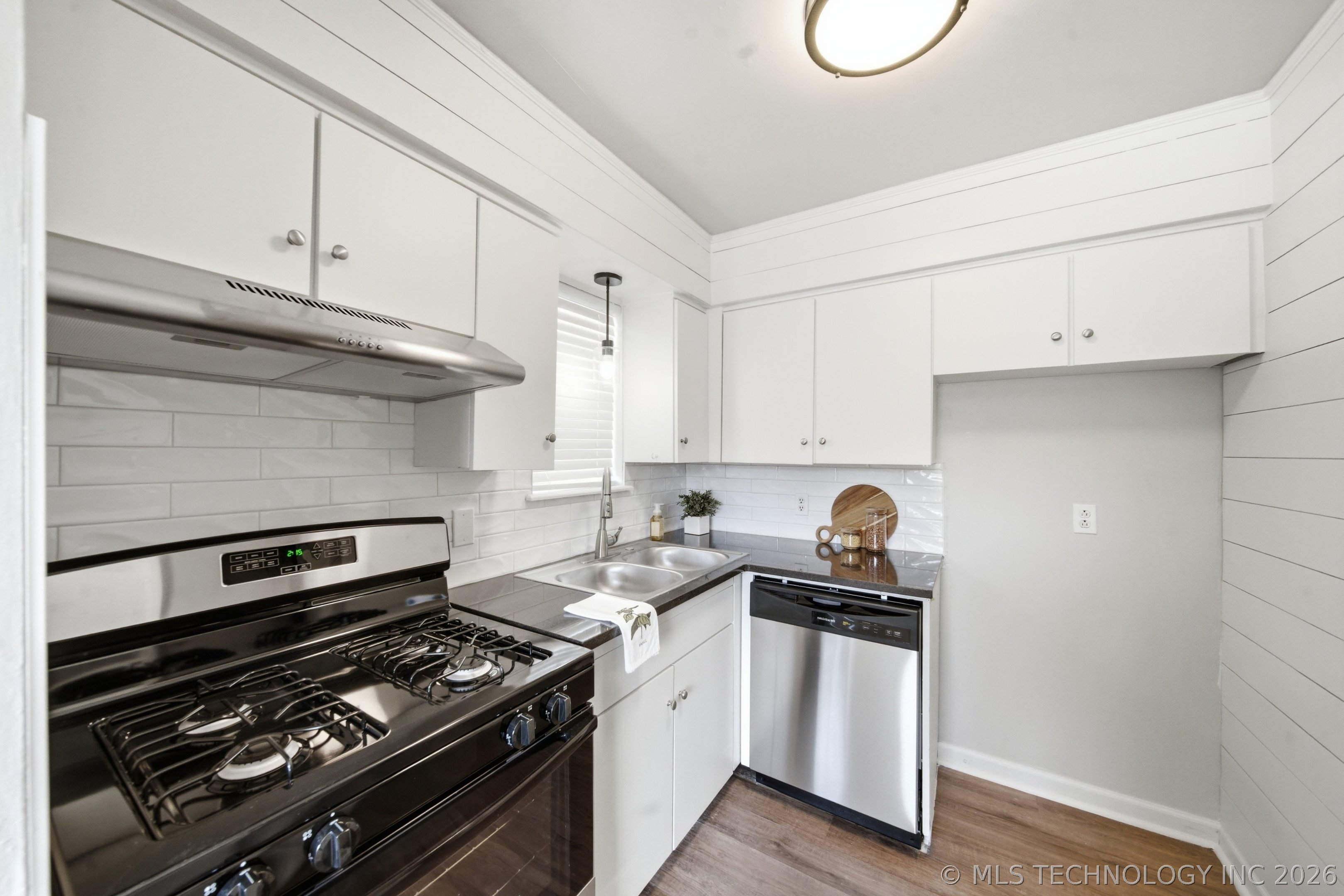 6156 S Madison Place D Property Photo 11