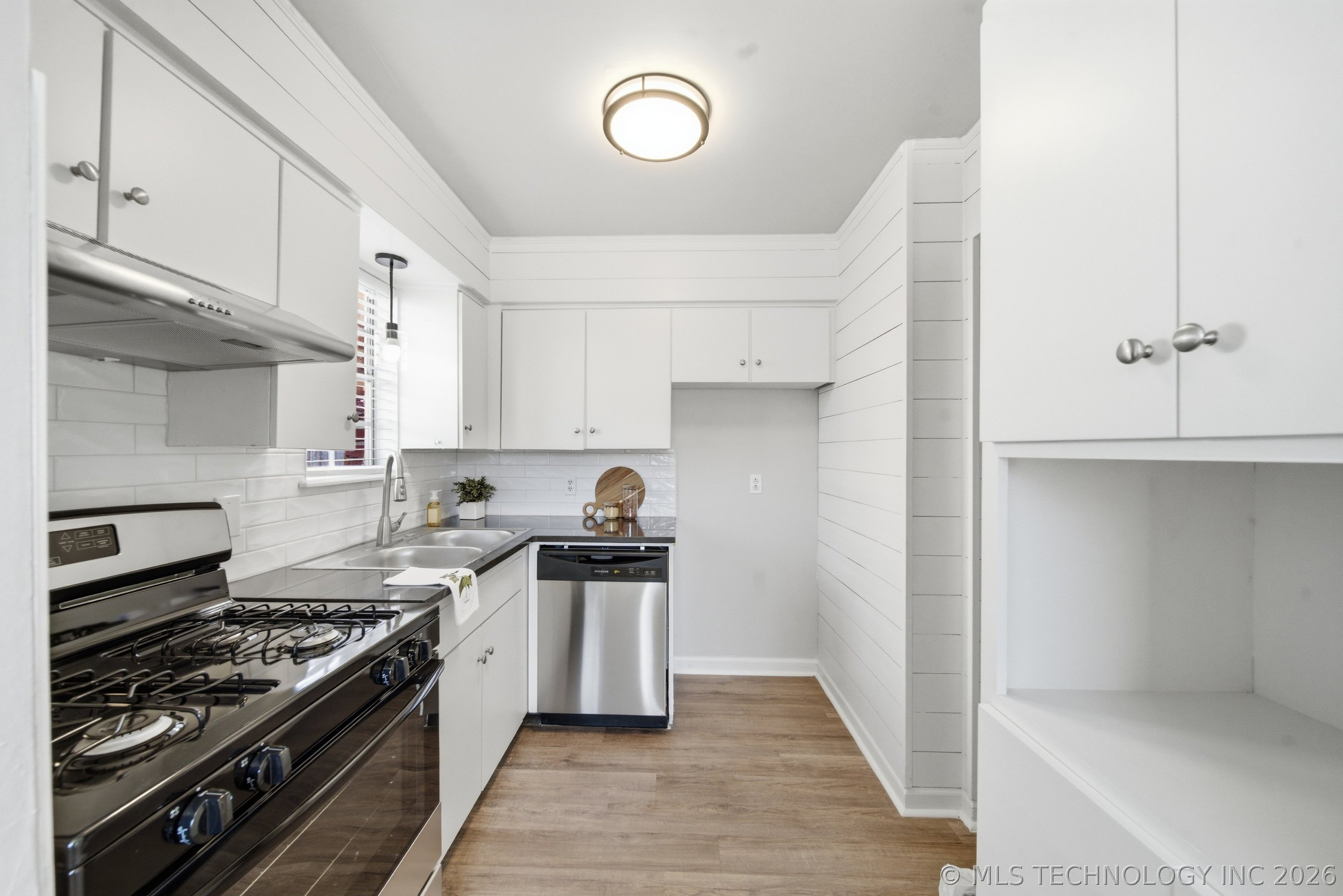 6156 S Madison Place D Property Photo 12