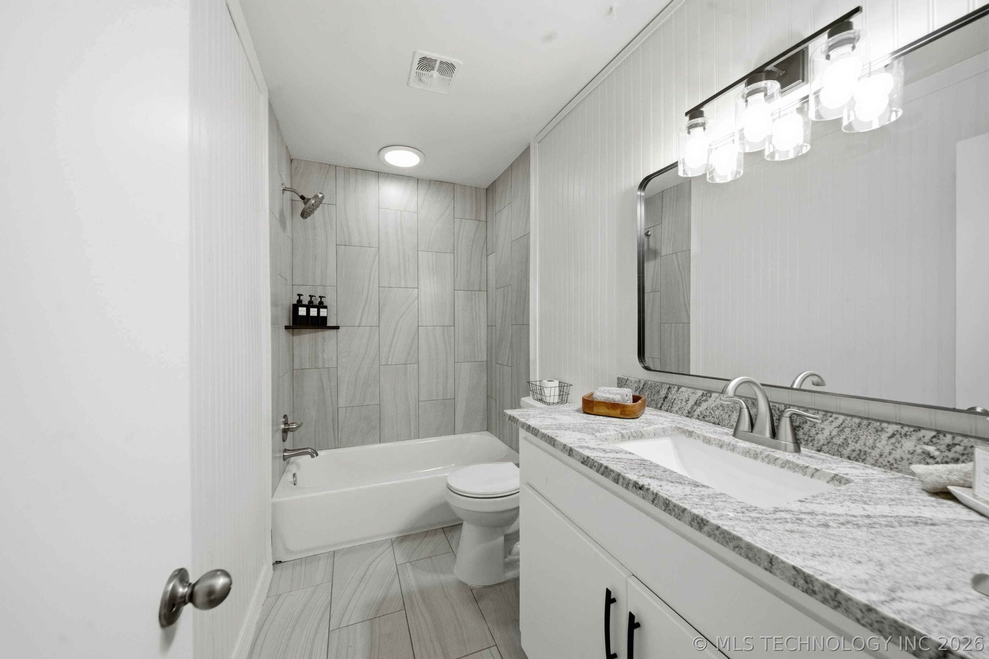 6156 S Madison Place D Property Photo 15