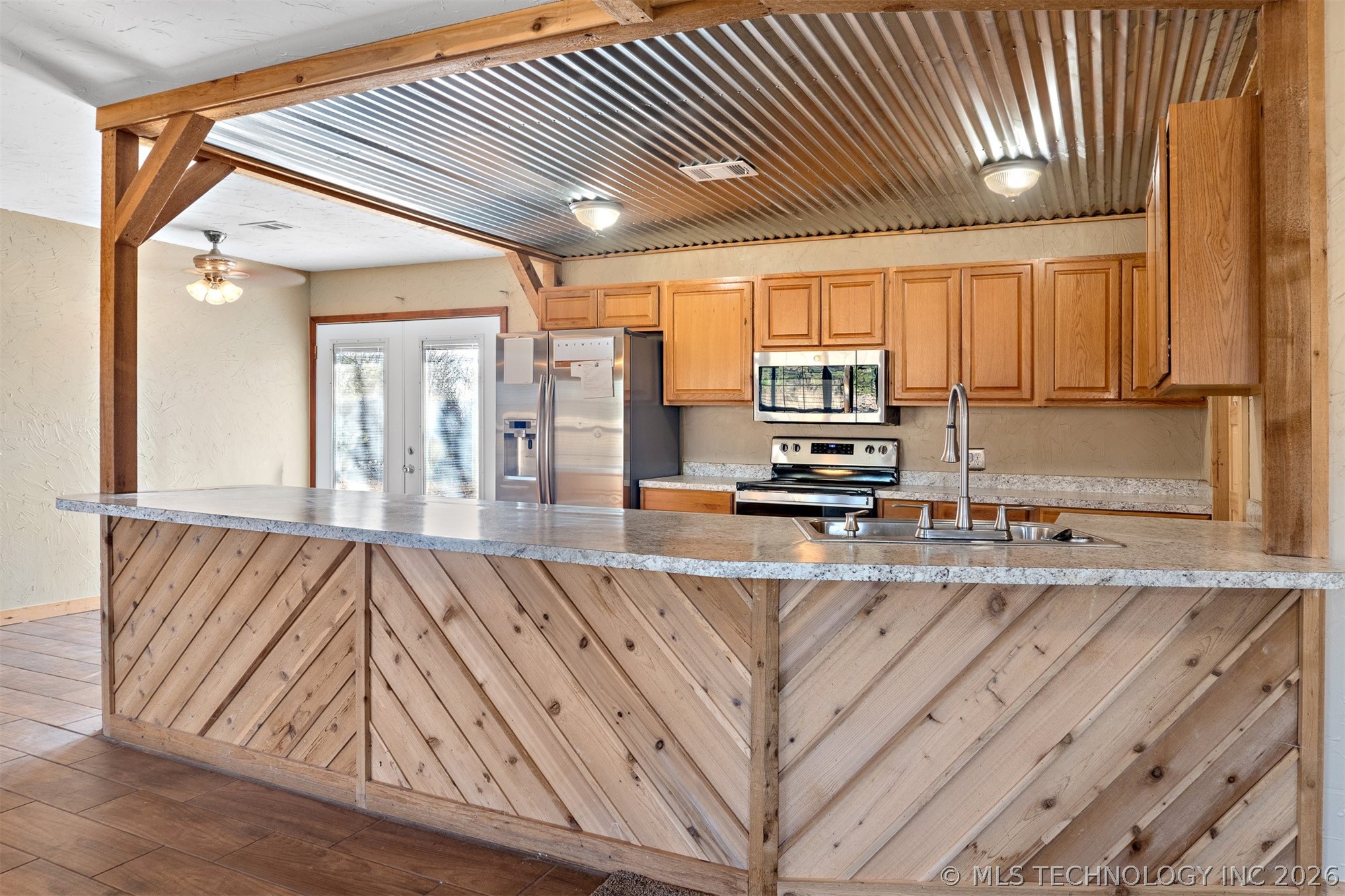 365 Tandy Walker Property Photo 6