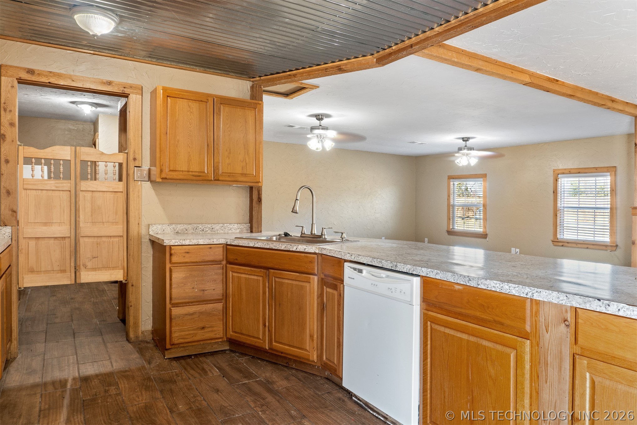 365 Tandy Walker Property Photo 8