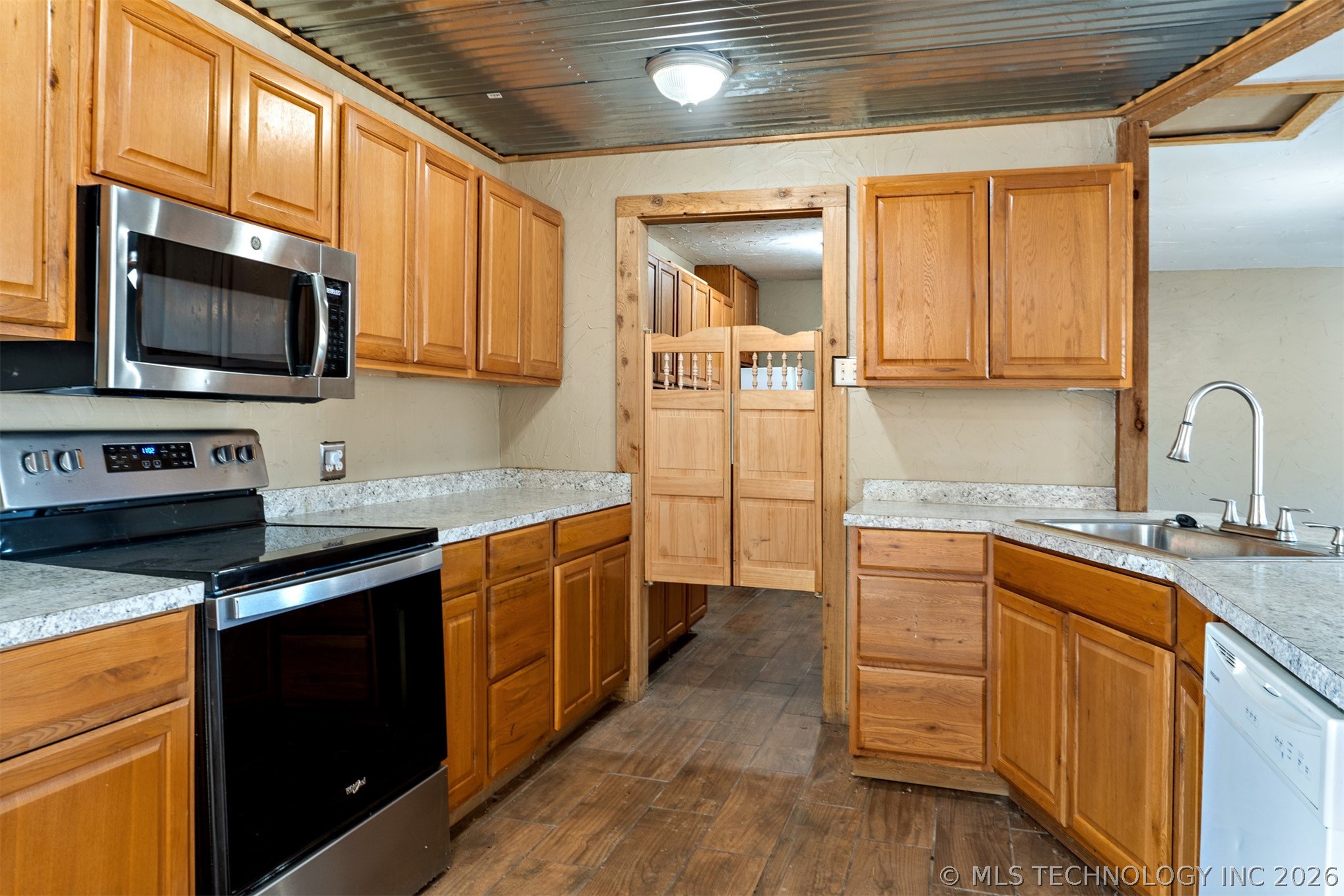 365 Tandy Walker Property Photo 9