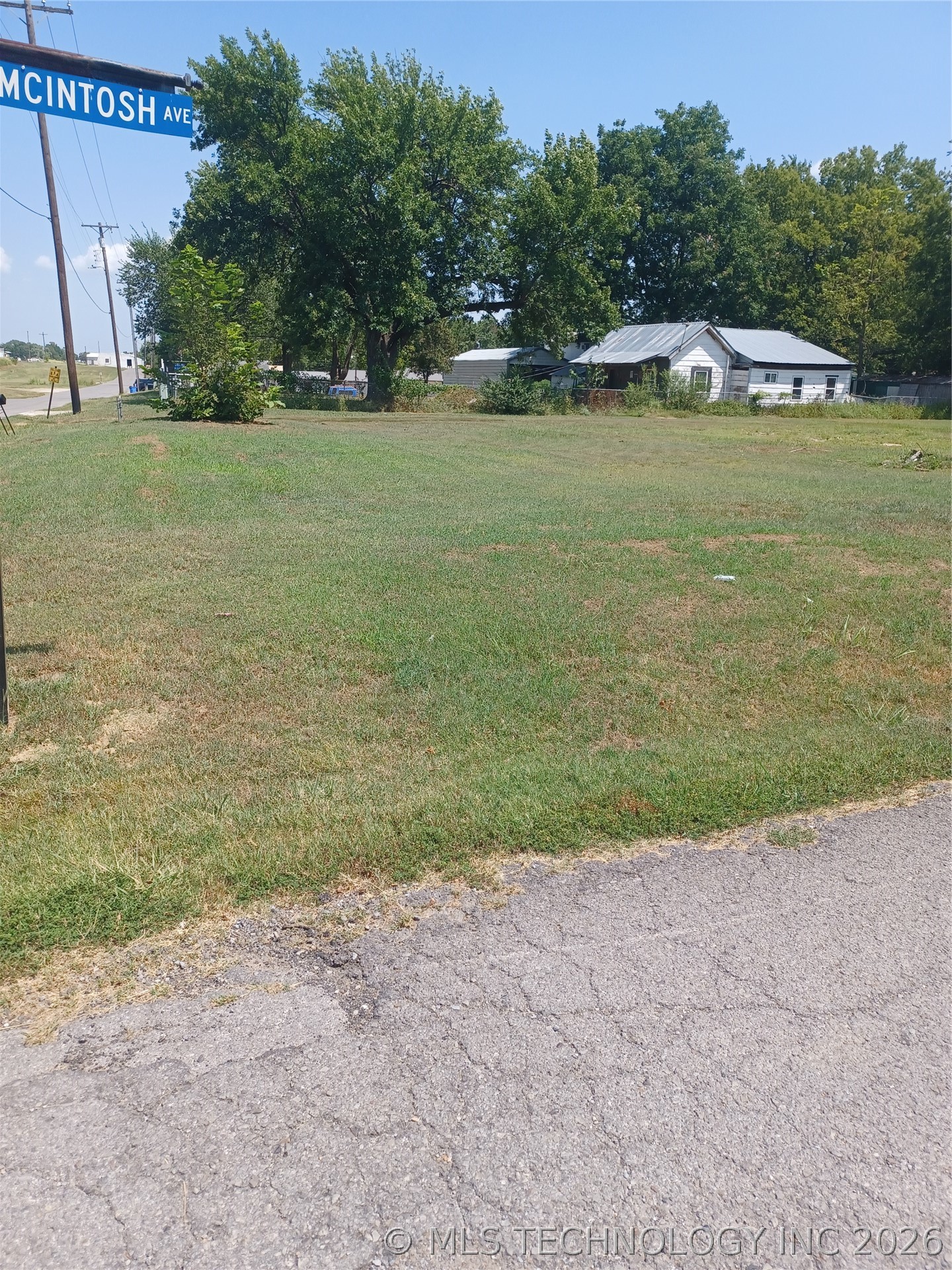 514 Se Main Property Photo 15