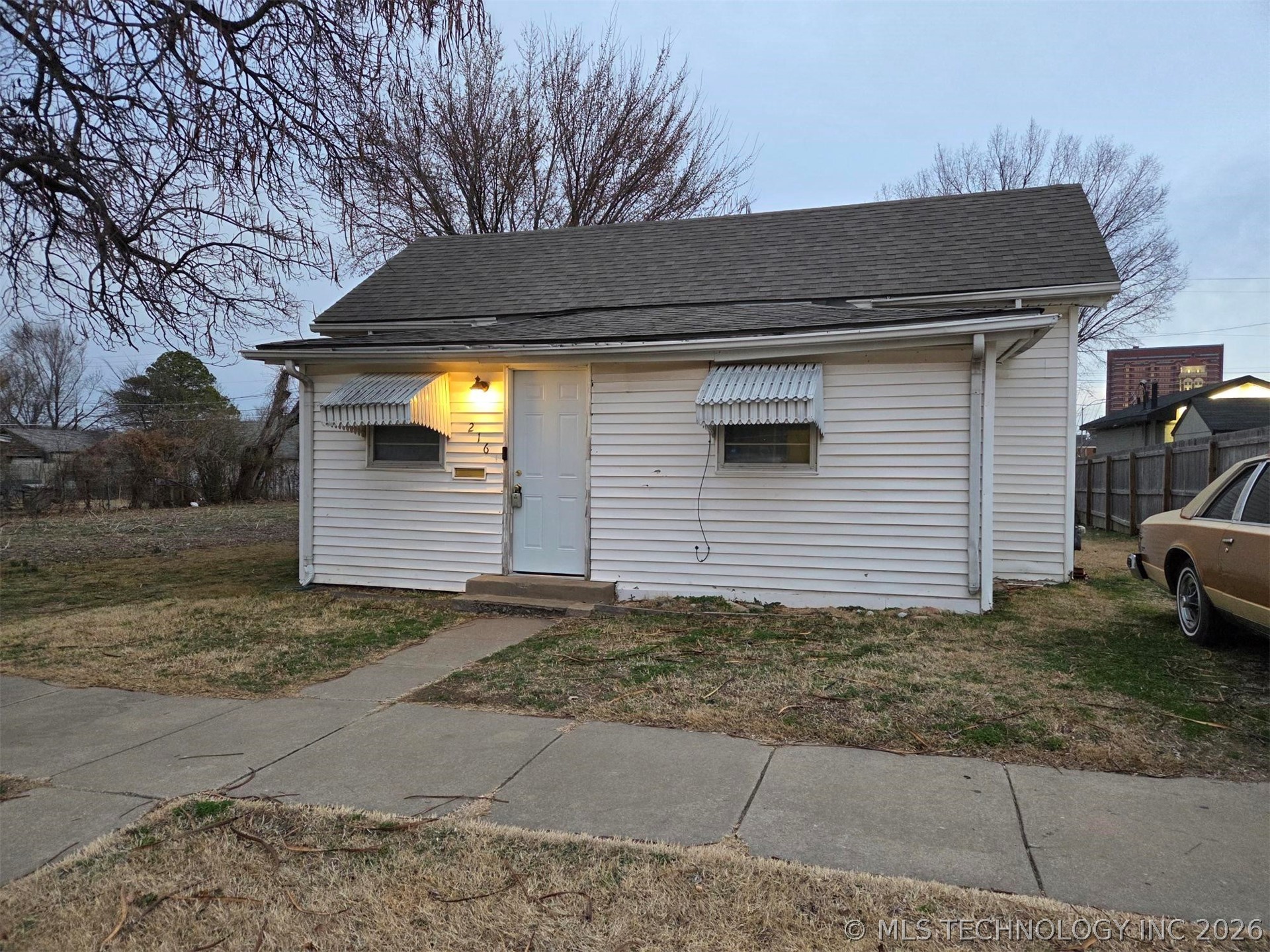 216 S Cheyenne Avenue Property Photo 1