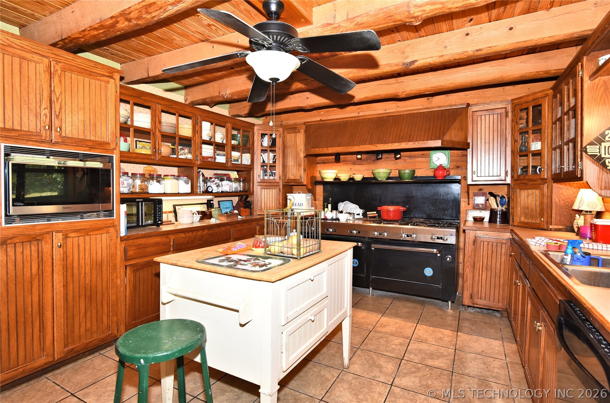 1884 County Road 5535 Property Photo 2