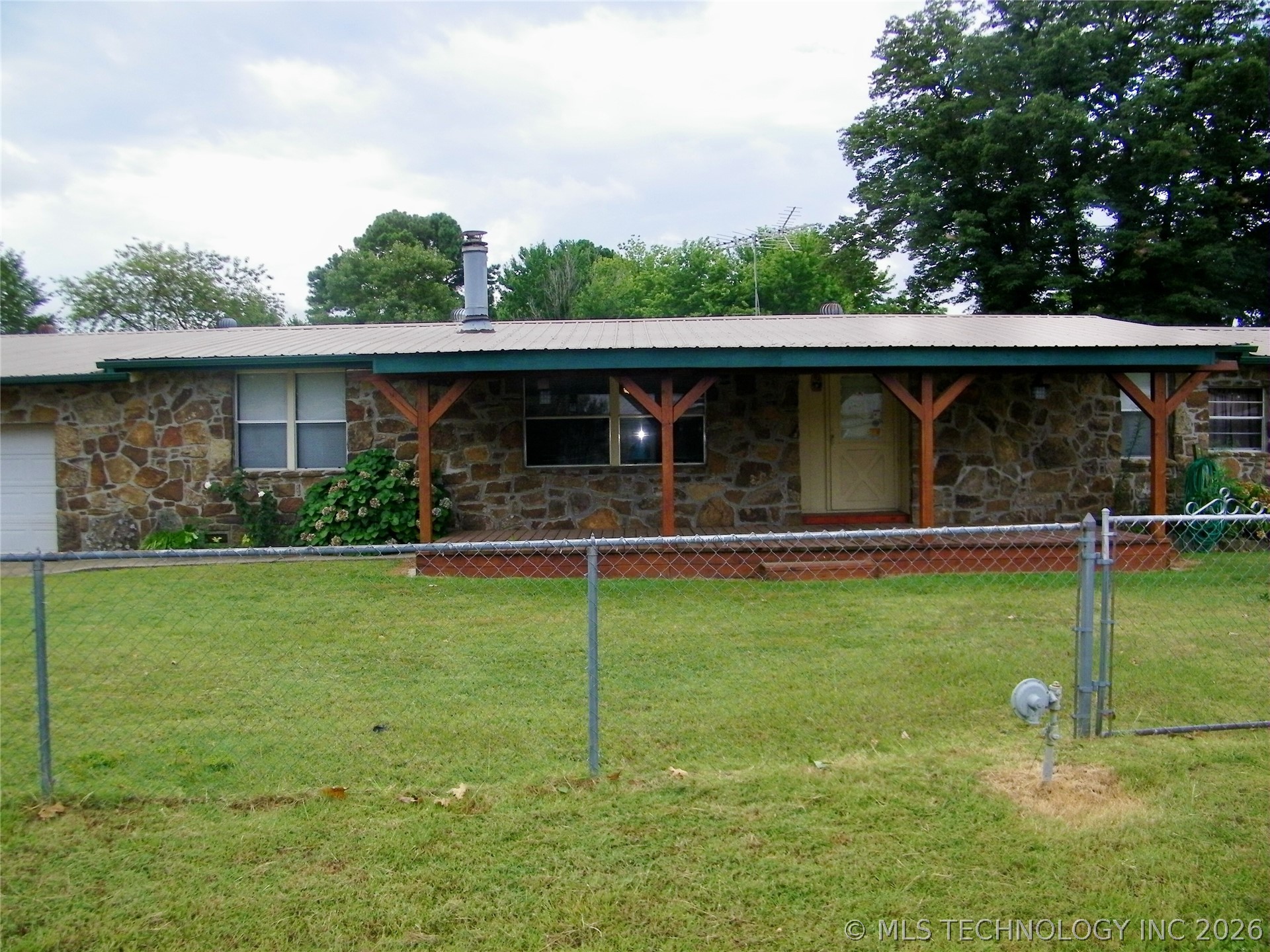 417614 E 1123 Road Property Photo 2