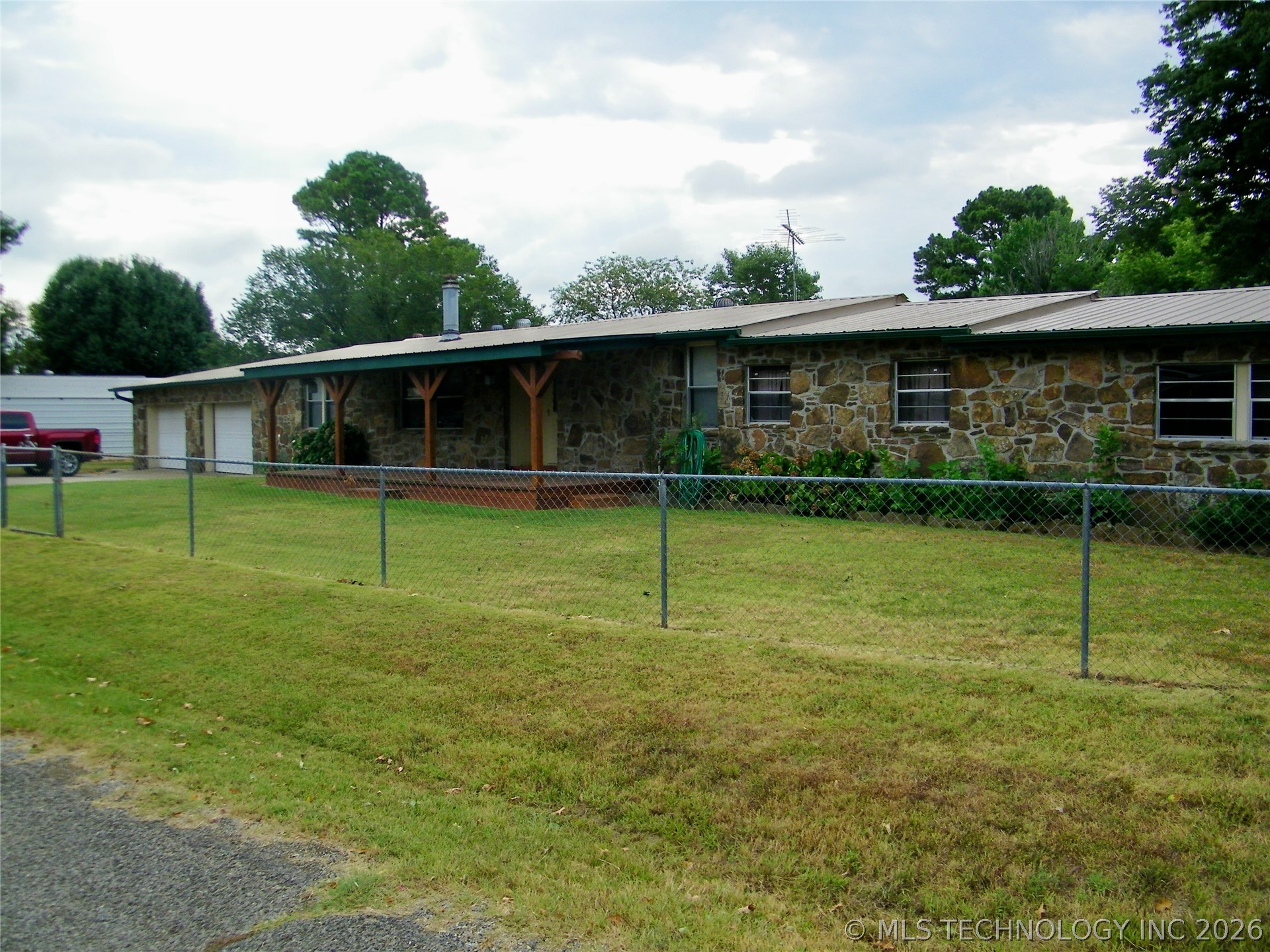 417614 E 1123 Road Property Photo 3