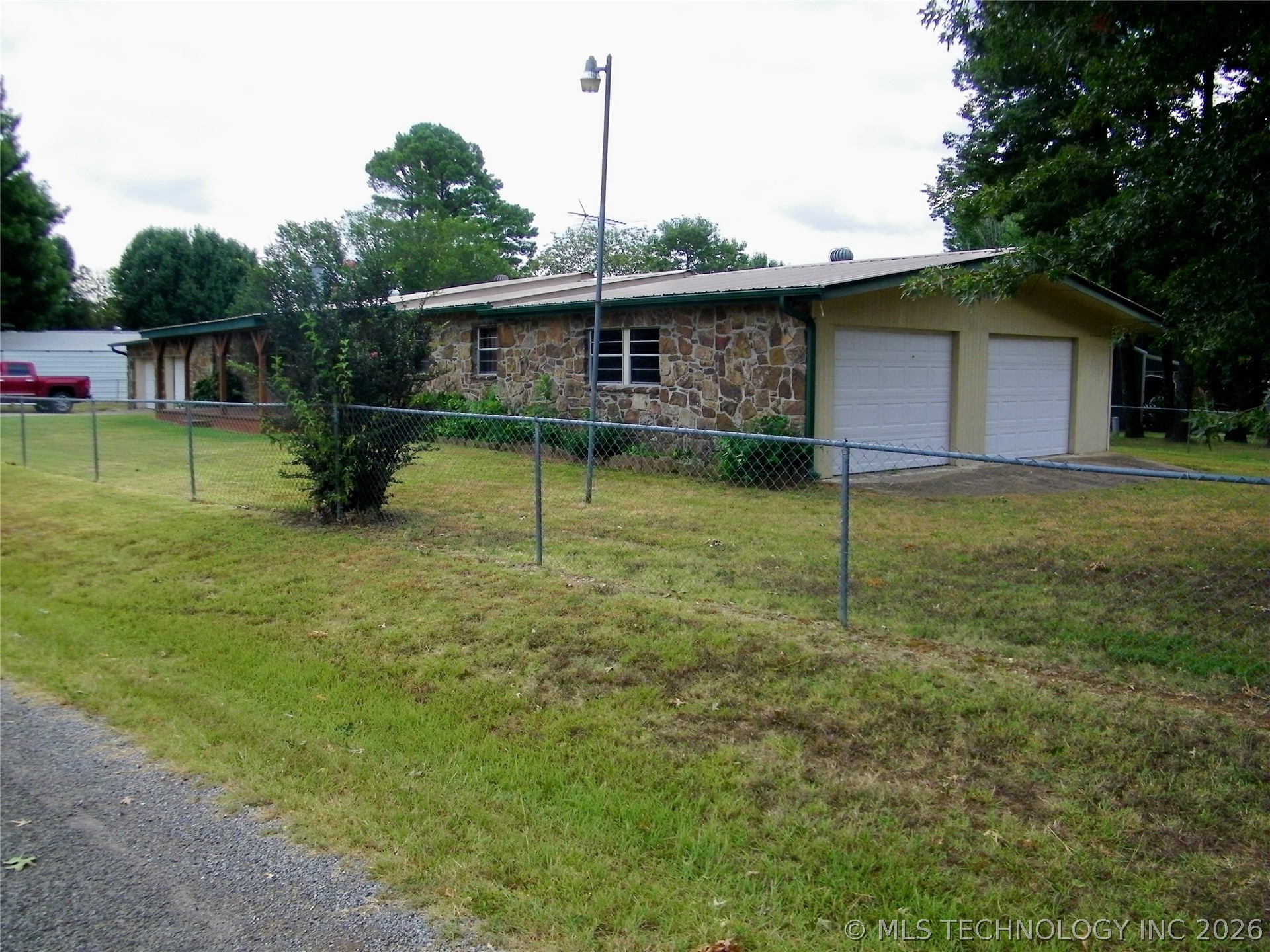 417614 E 1123 Road Property Photo 4