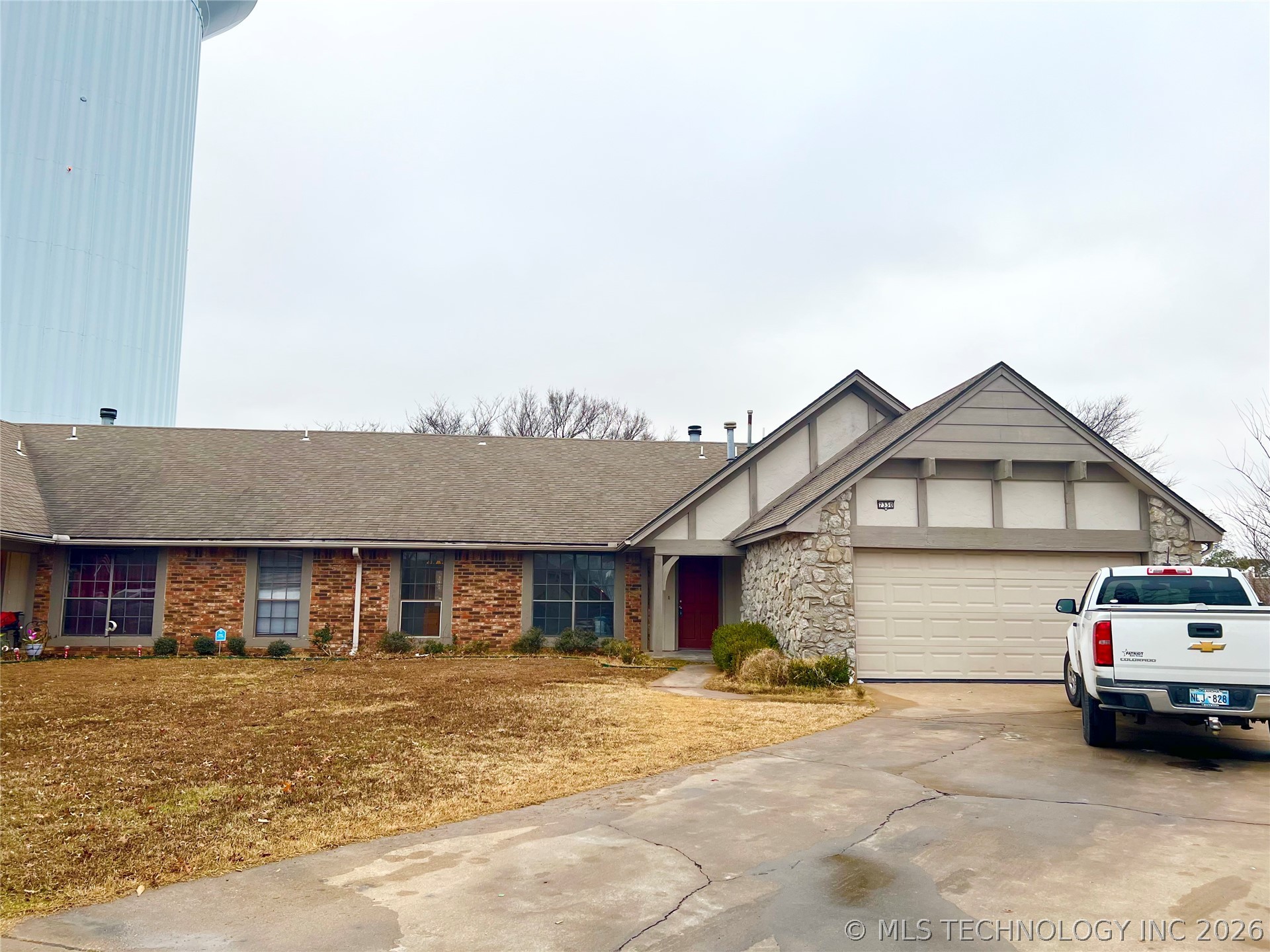 7330 S Canton Avenue Property Photo 1