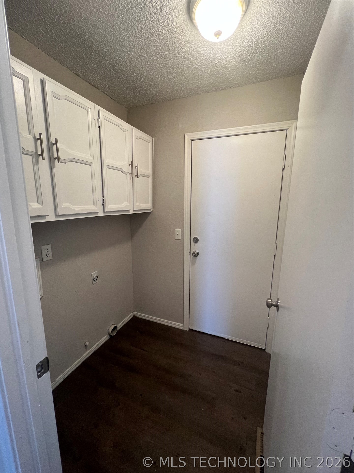 7330 S Canton Avenue Property Photo 9