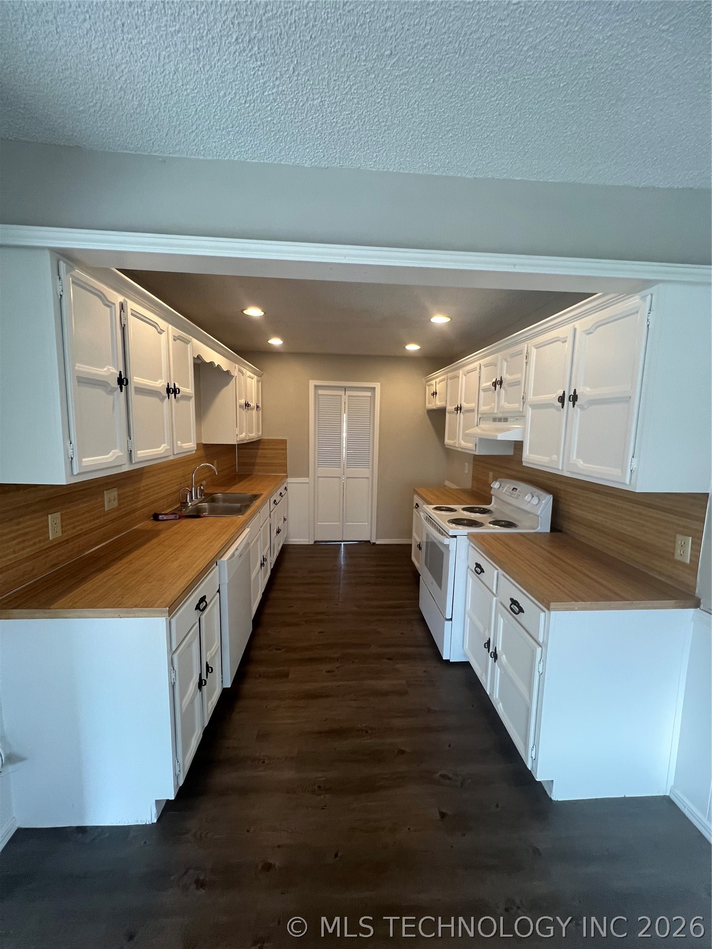7330 S Canton Avenue Property Photo 13