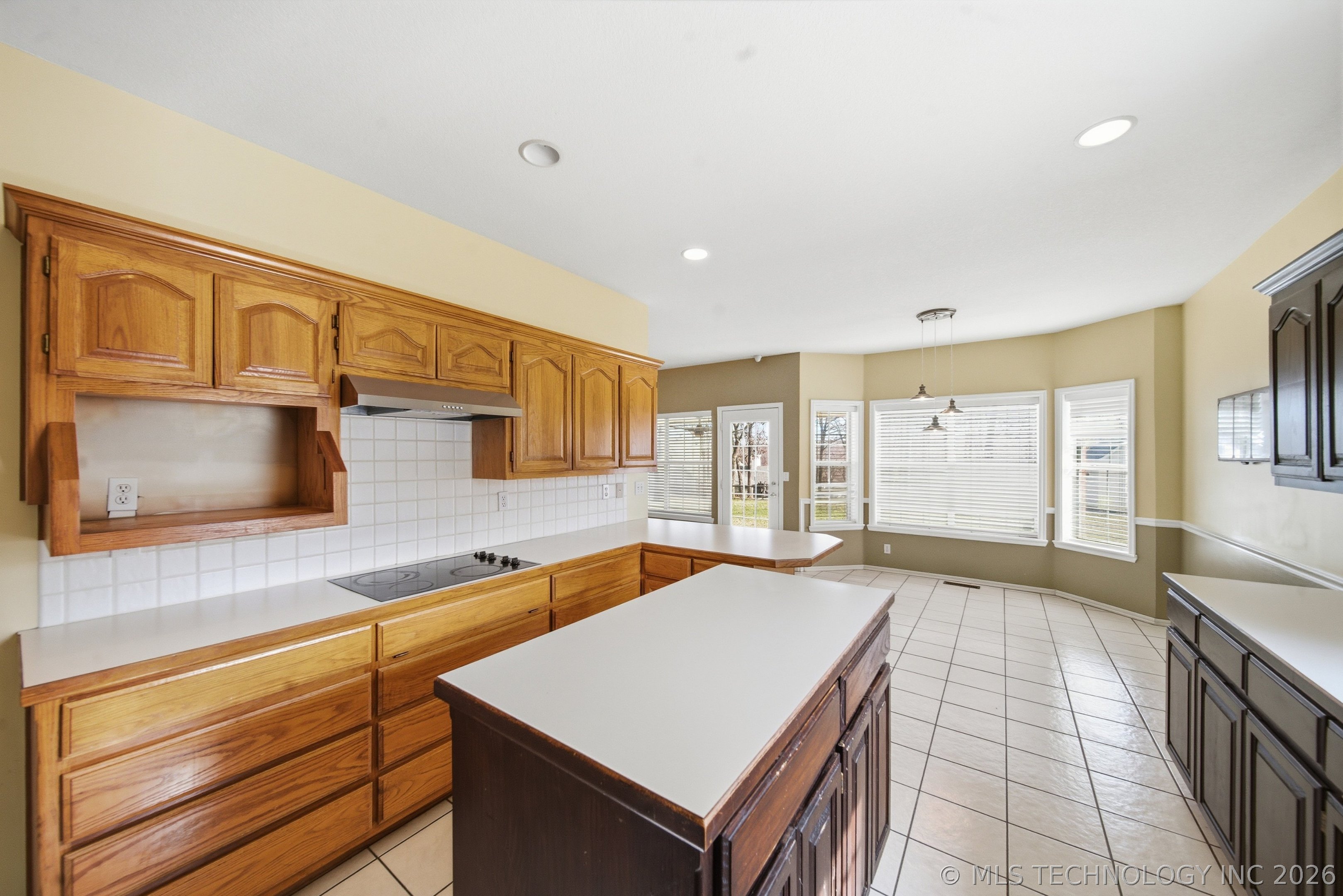 18257 S 132nd East Avenue Property Photo 13