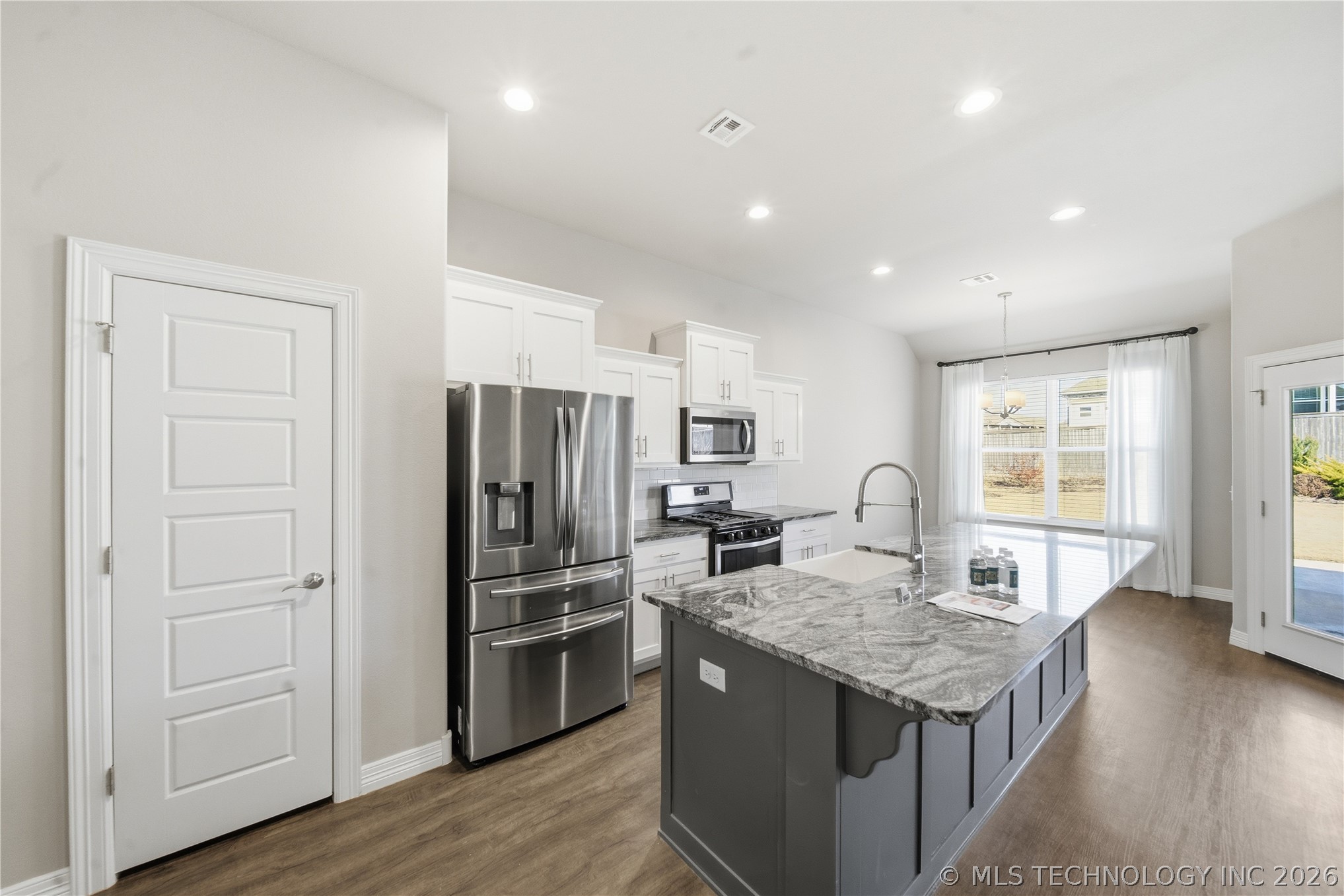 1504 E Mobile Street Property Photo 13