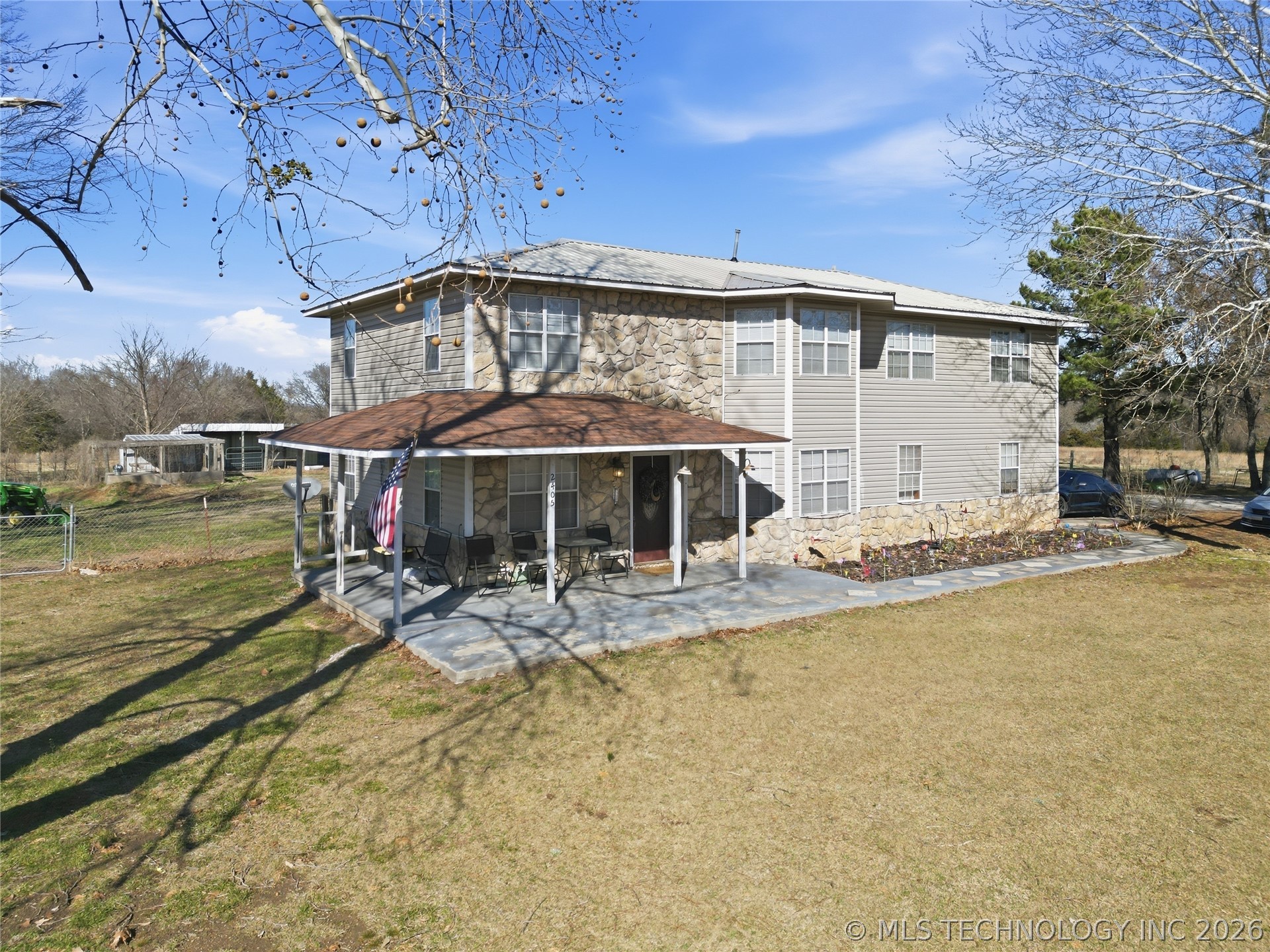 2405 W Chicken Fight Road Property Photo 2