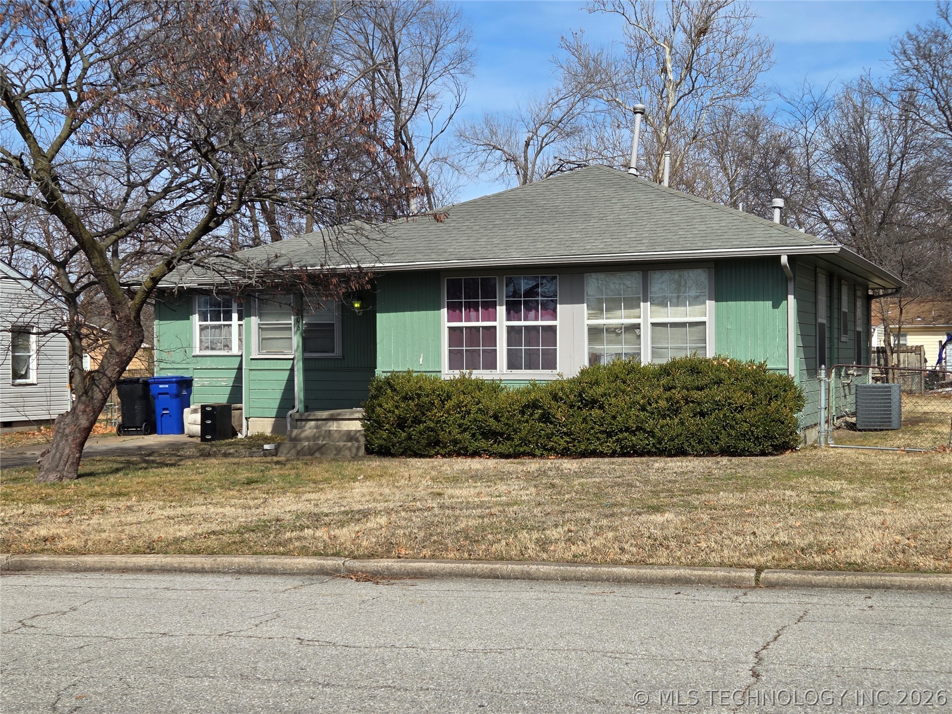 206 W Urbana Street Property Photo 1
