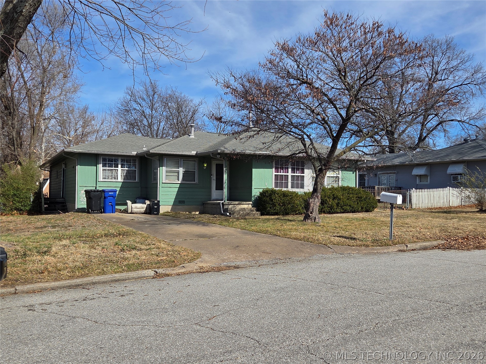 206 W Urbana Street Property Photo 3