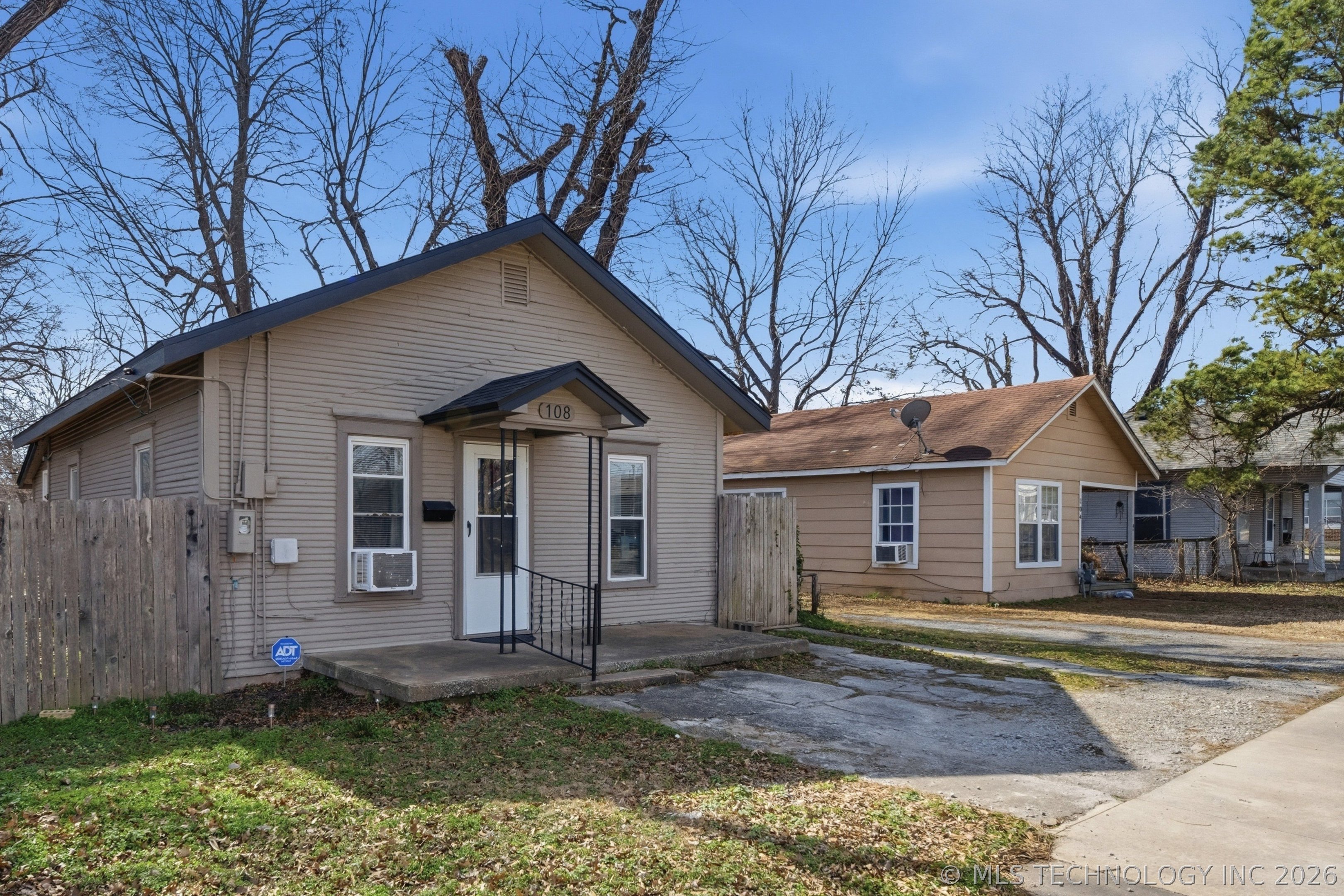 108 E 5th Street Property Photo 2