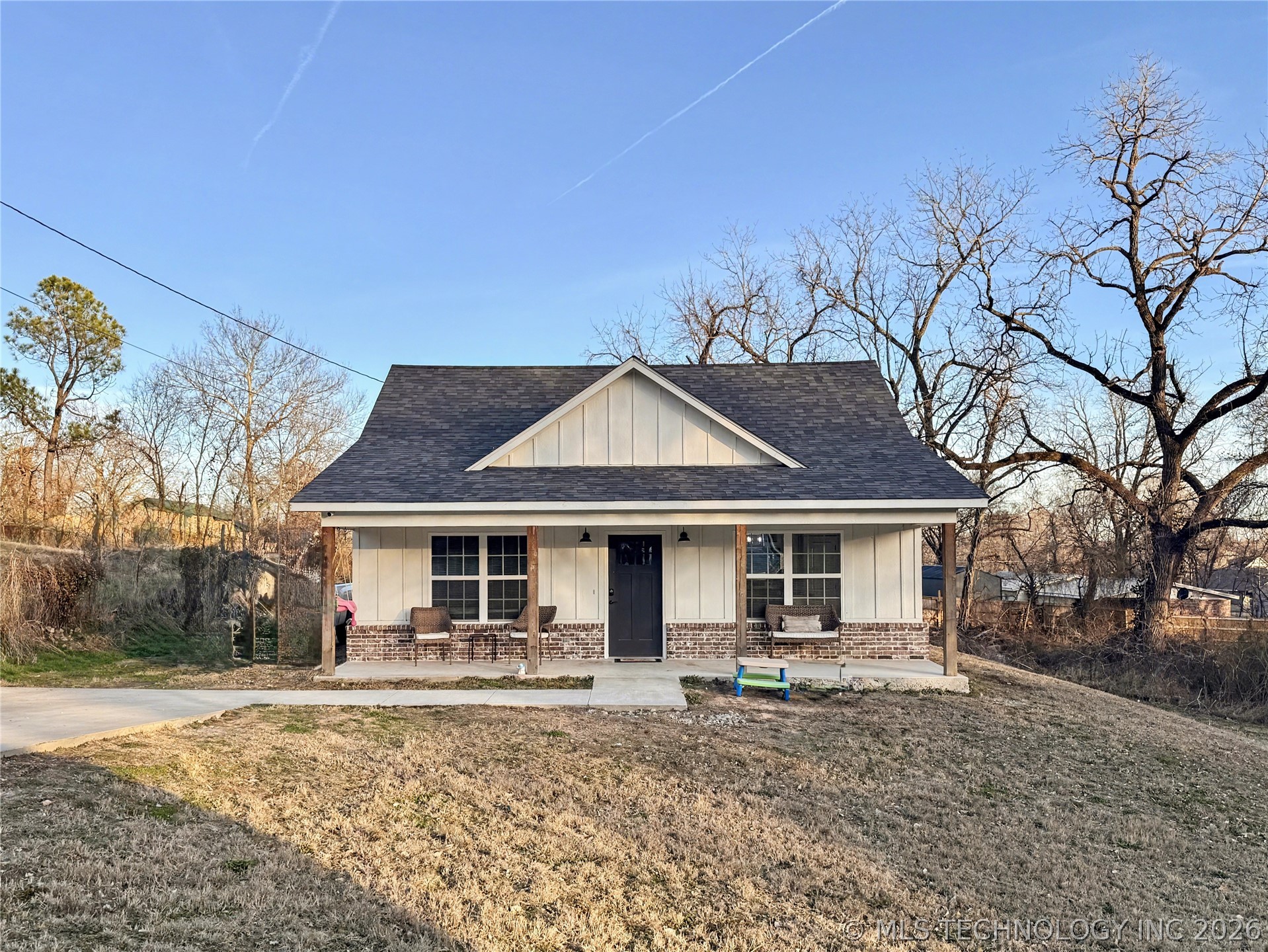 411 S Lee Avenue Property Photo 1
