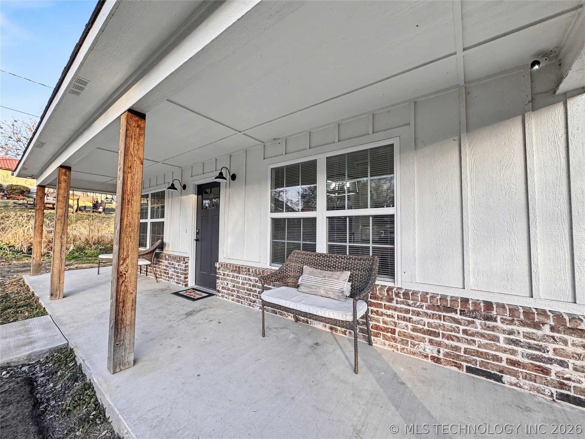 411 S Lee Avenue Property Photo 4