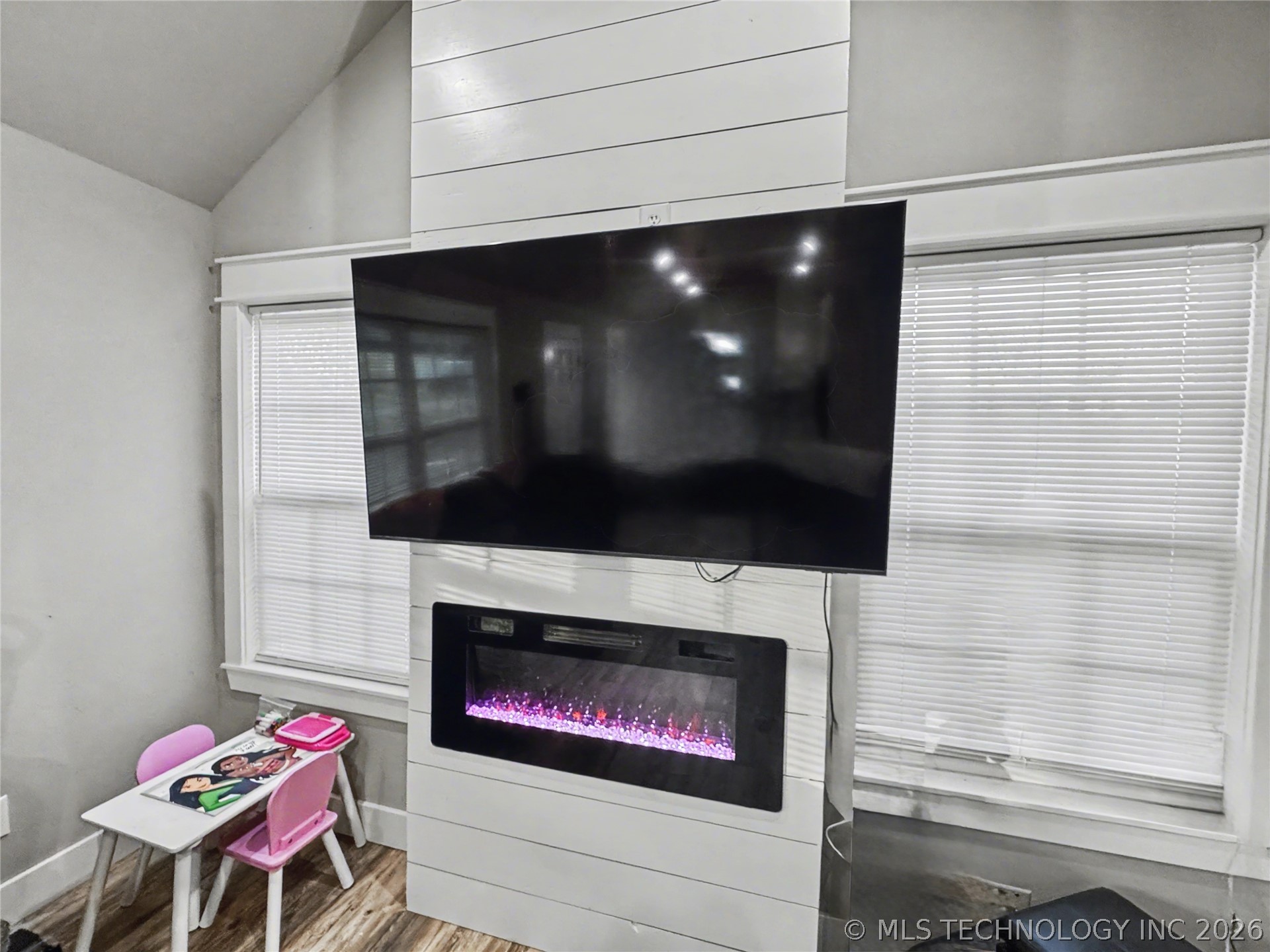 411 S Lee Avenue Property Photo 10
