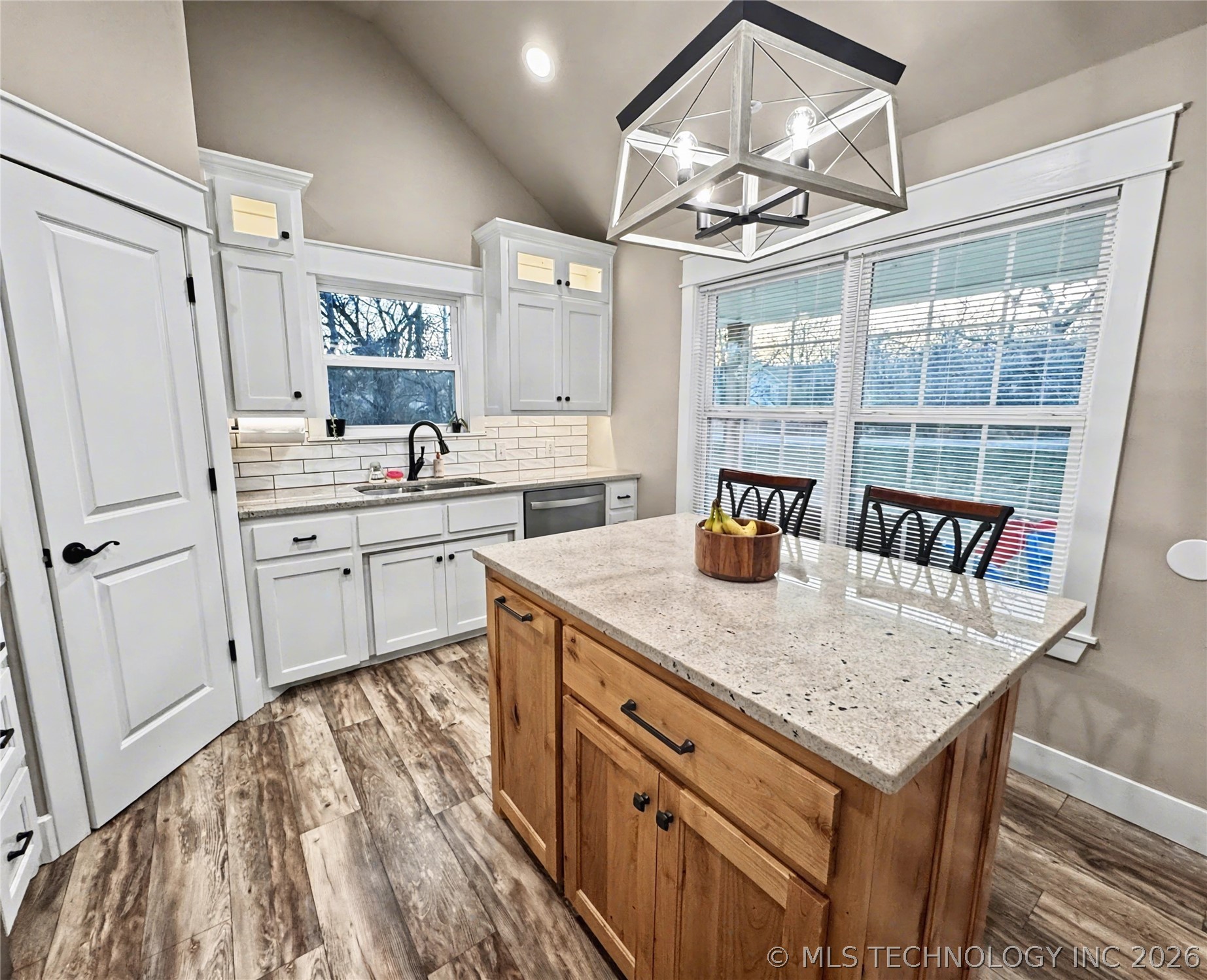 411 S Lee Avenue Property Photo 18