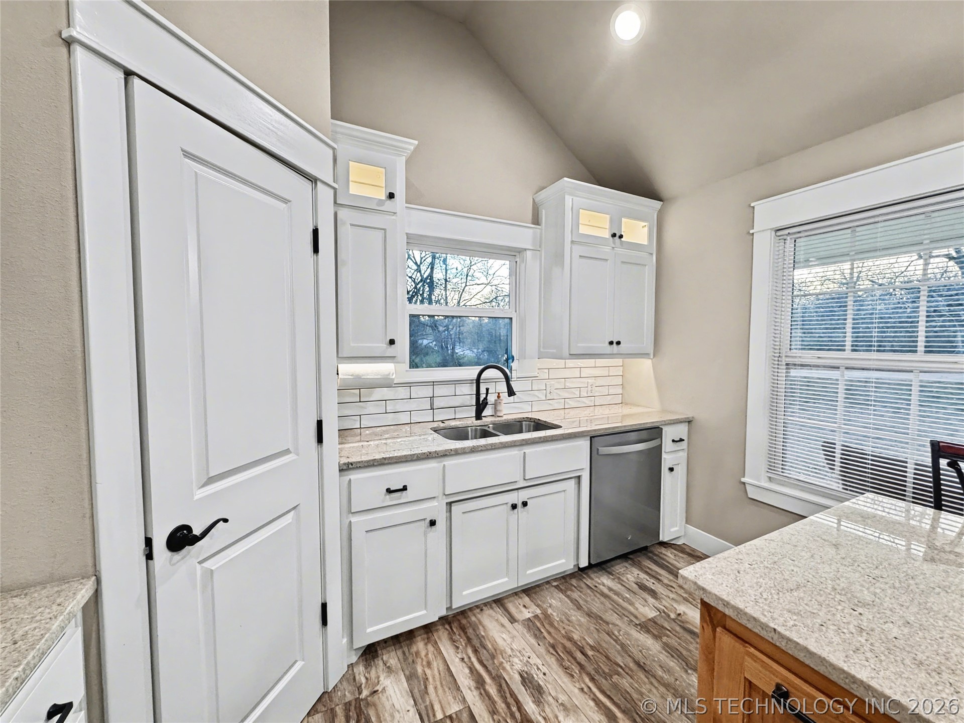 411 S Lee Avenue Property Photo 21