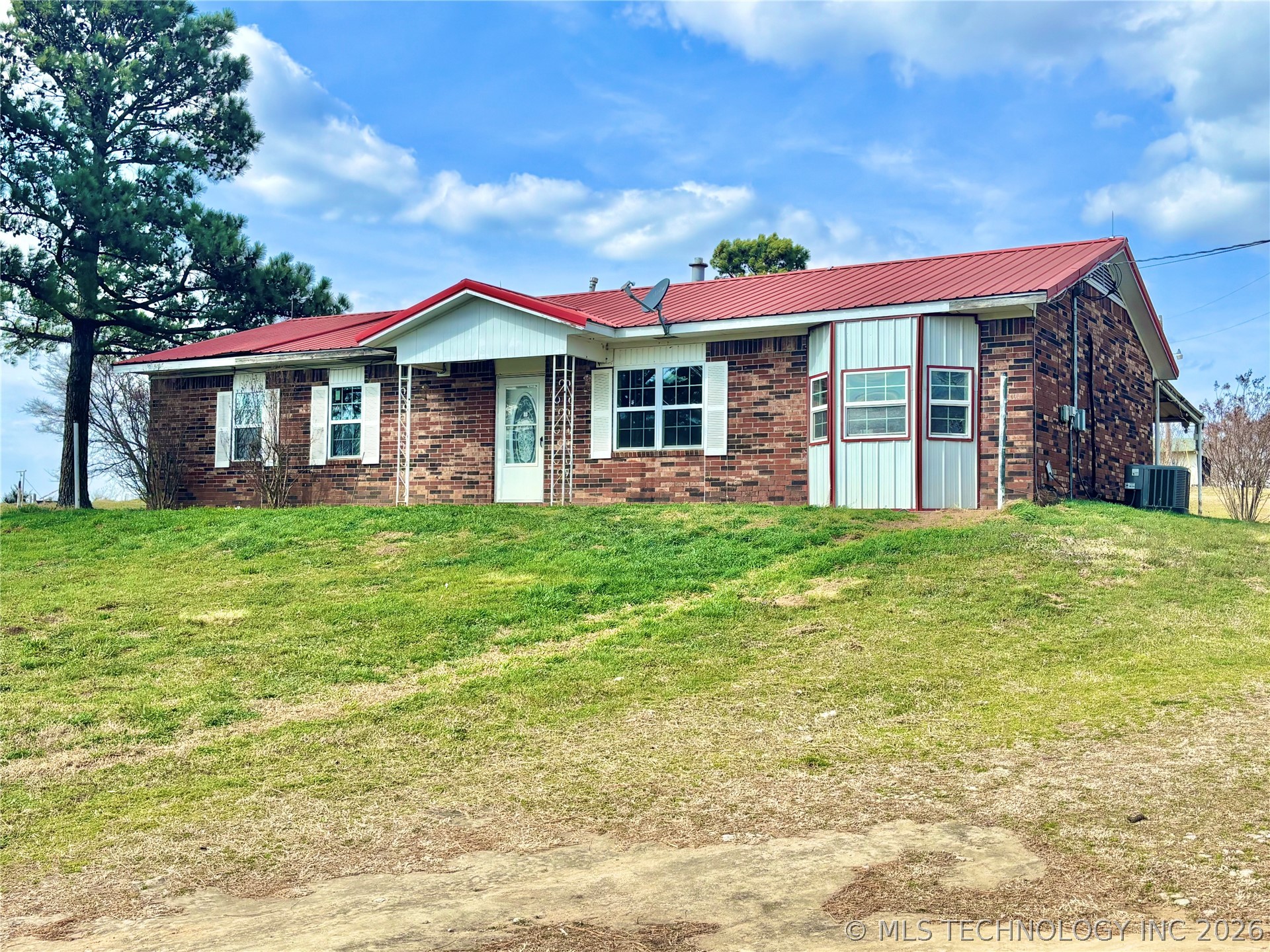 31863 W Liberty Road Property Photo 2