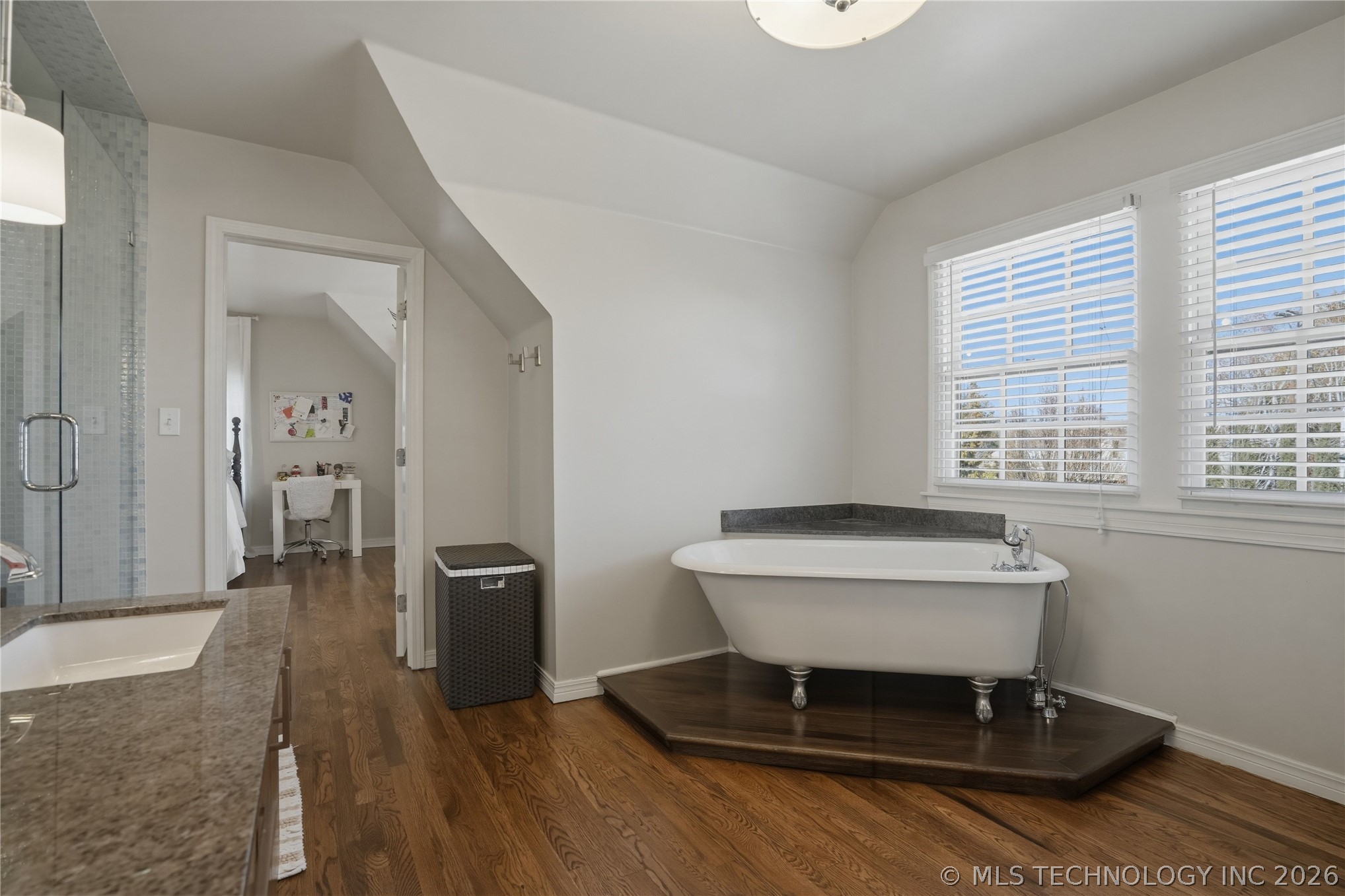 1315 E 26th Street Property Photo 58