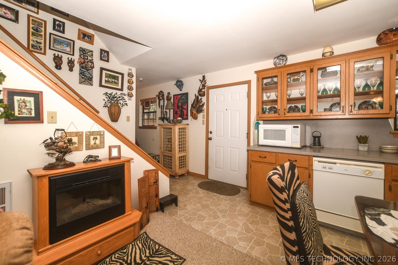1117 Fox Point Road Property Photo 5