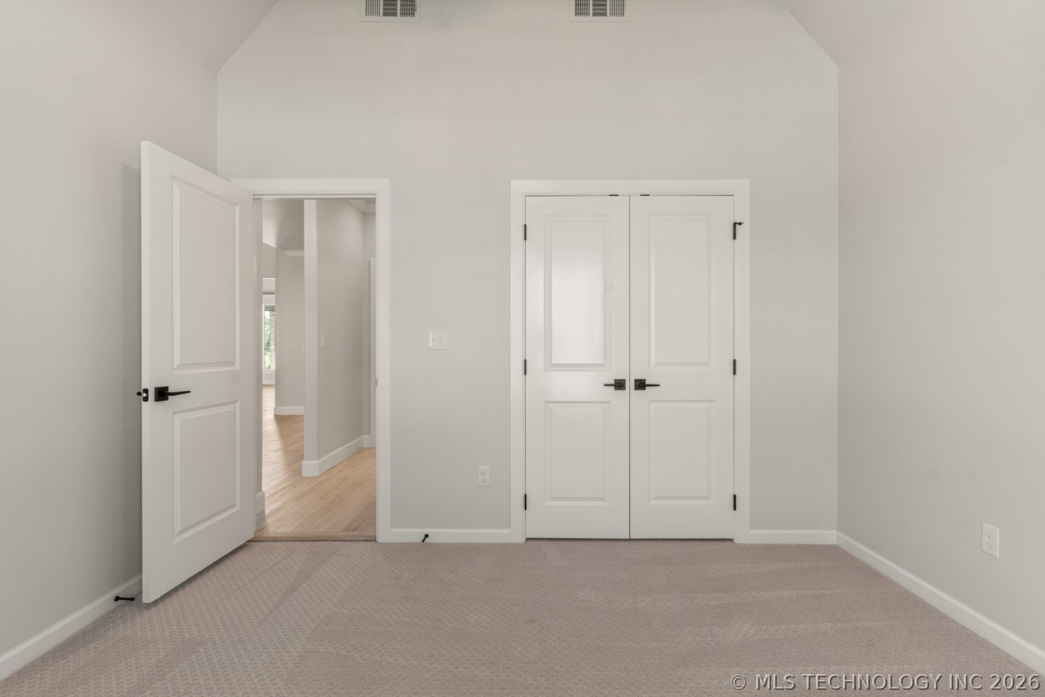 2513 W Twin Oaks Street Property Photo 6