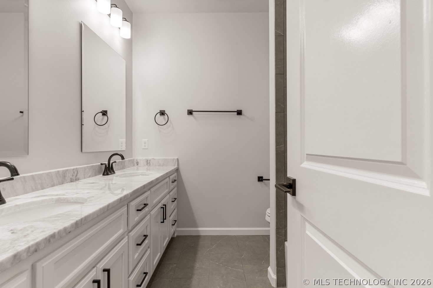 2513 W Twin Oaks Street Property Photo 7