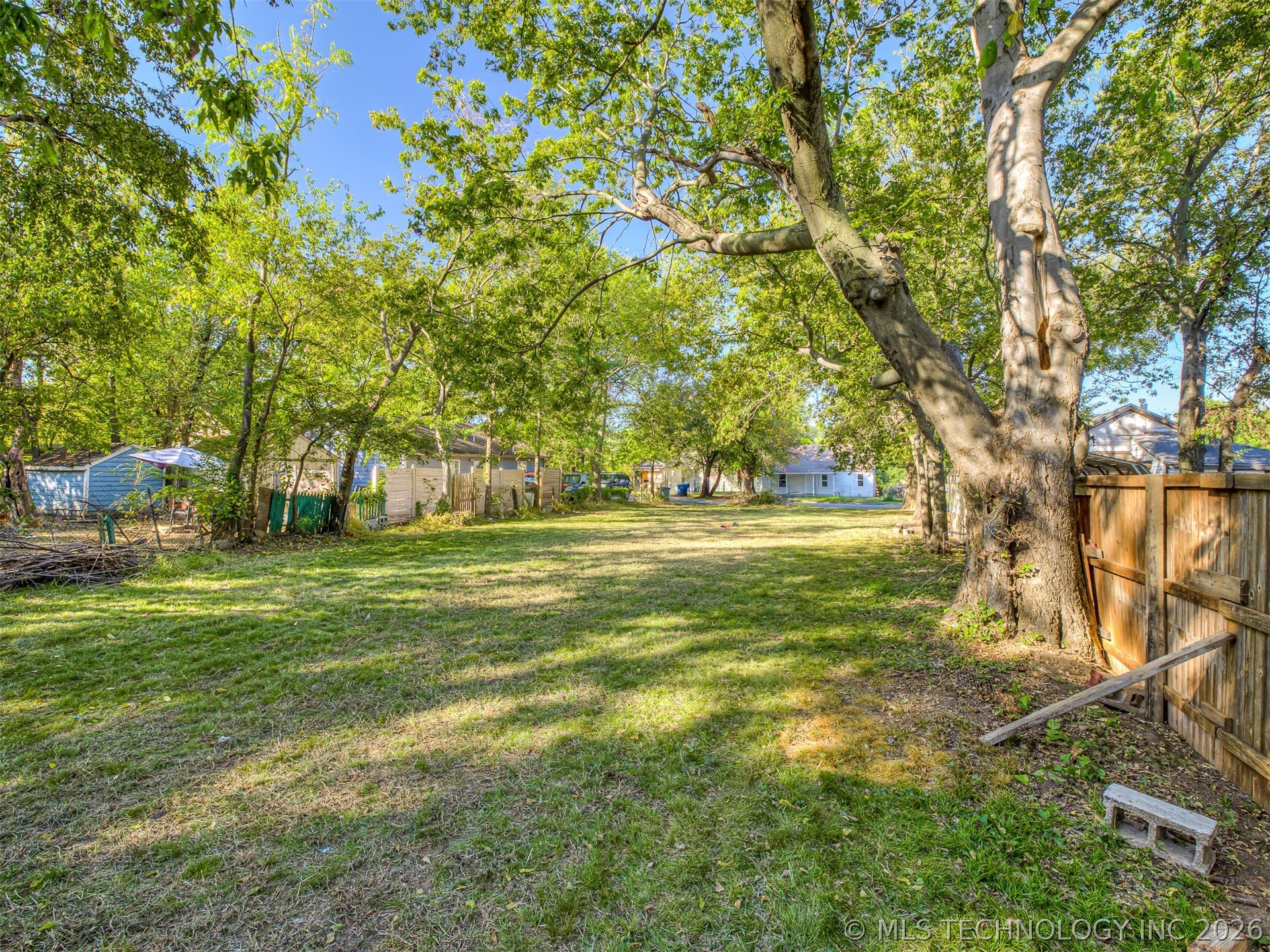 1315 N Saint Louis Avenue Property Photo 2