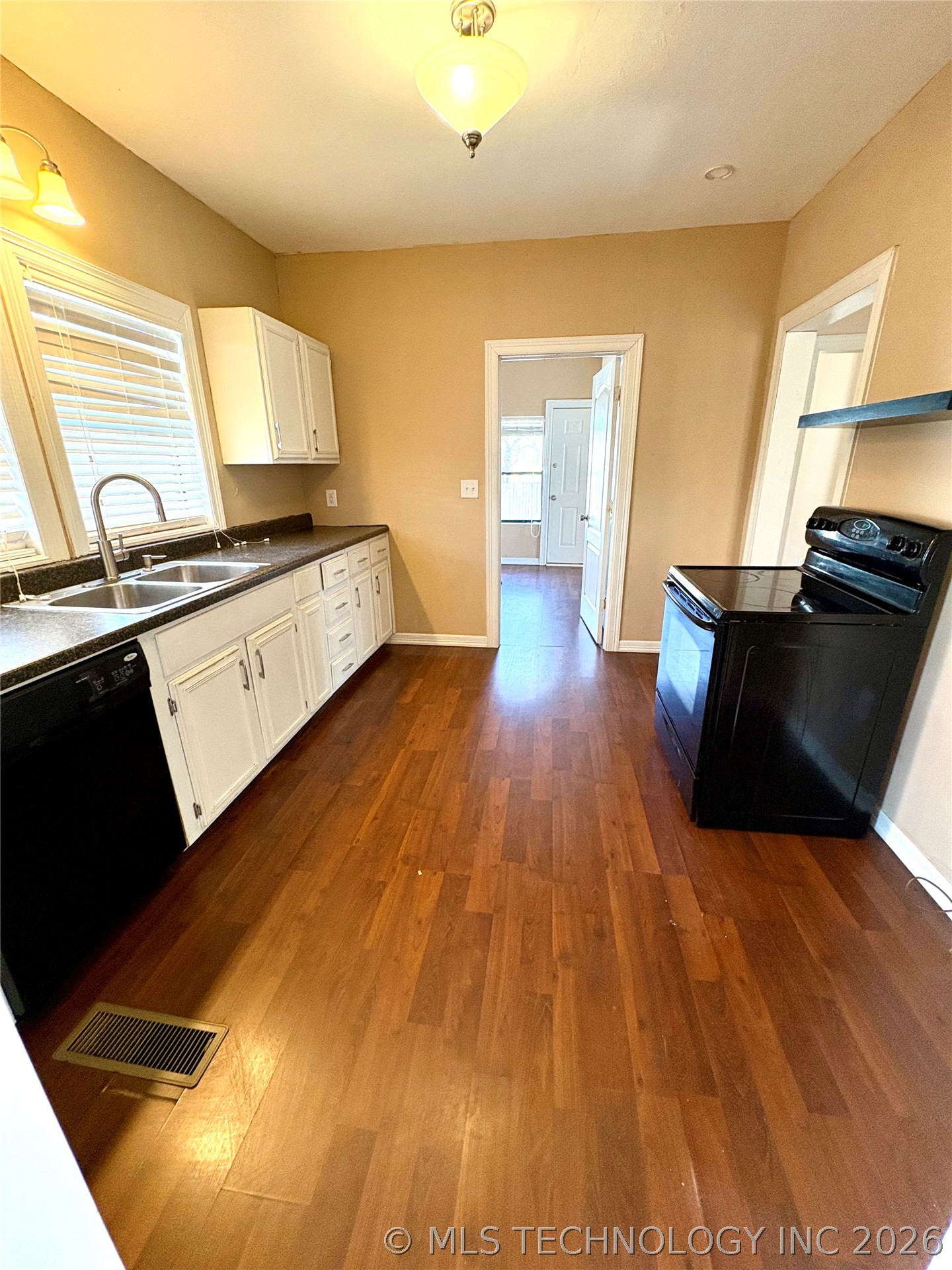 1012 D Nw Property Photo 9