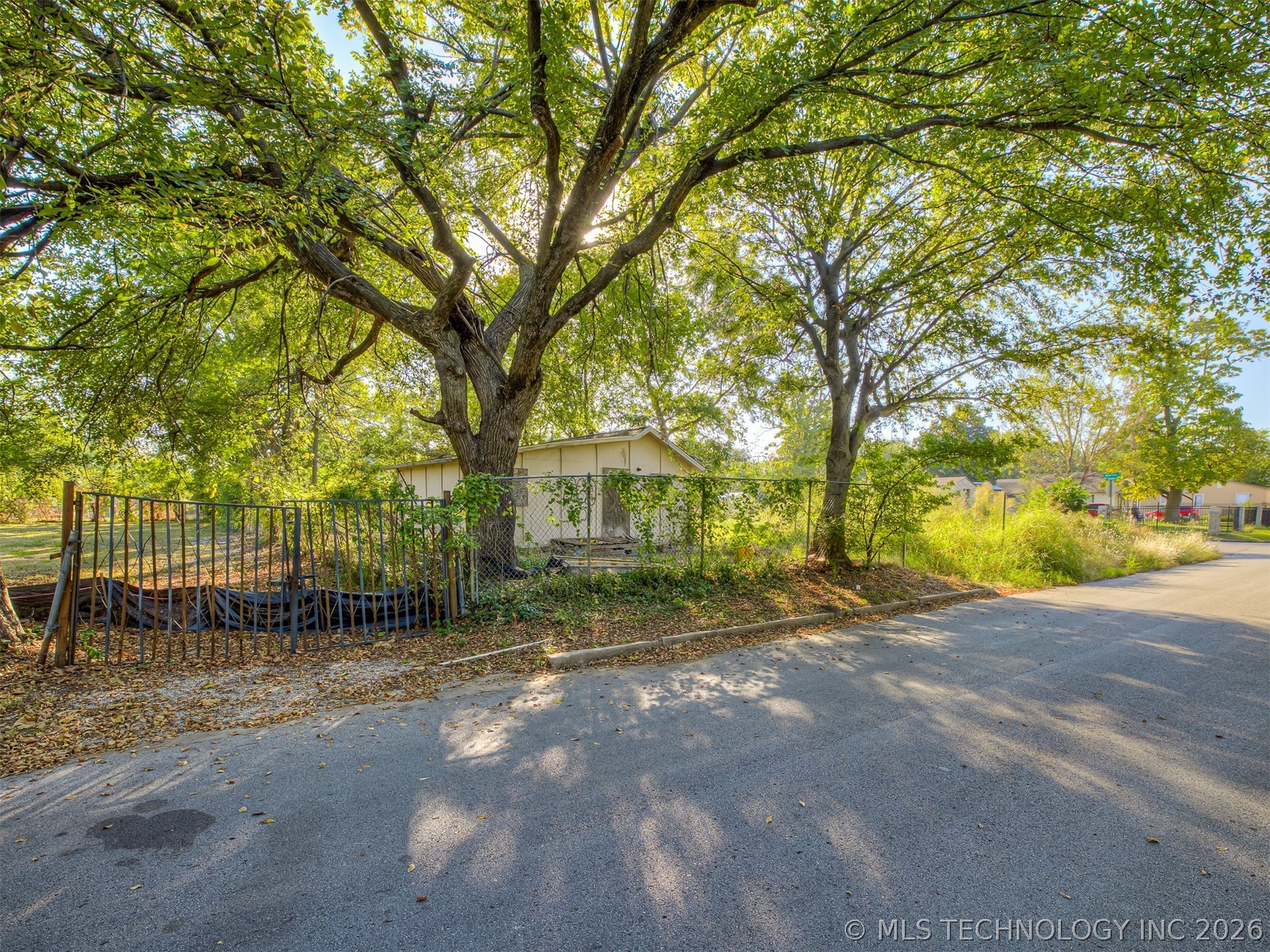 1331 N Rockford Avenue Property Photo 2