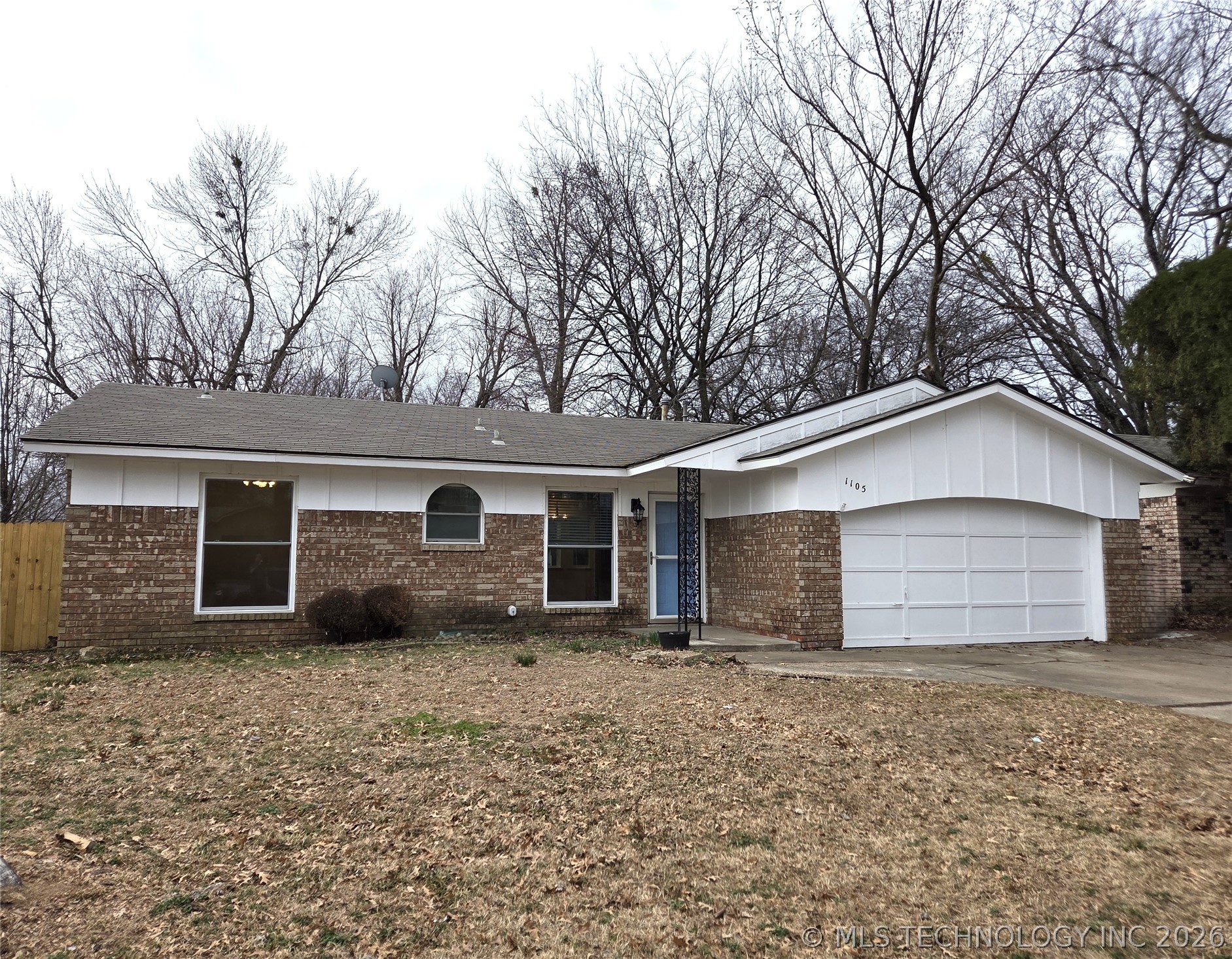 1105 W 16th Street Property Photo 1