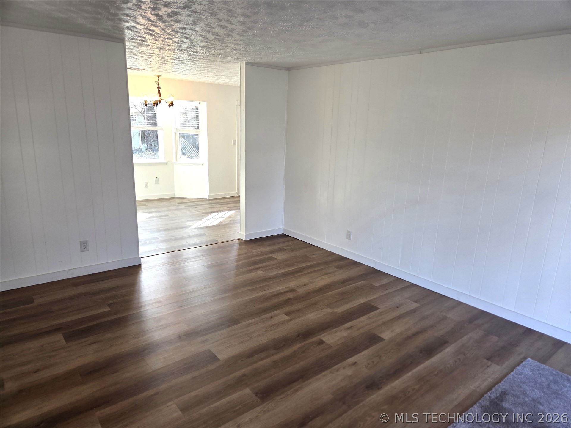 1105 W 16th Street Property Photo 3