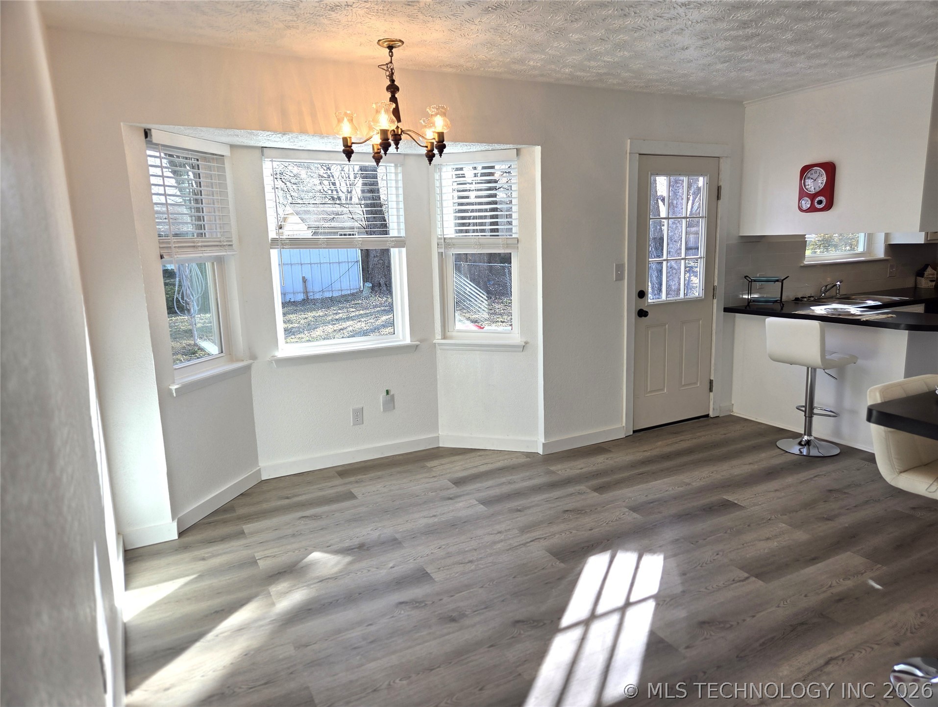 1105 W 16th Street Property Photo 5