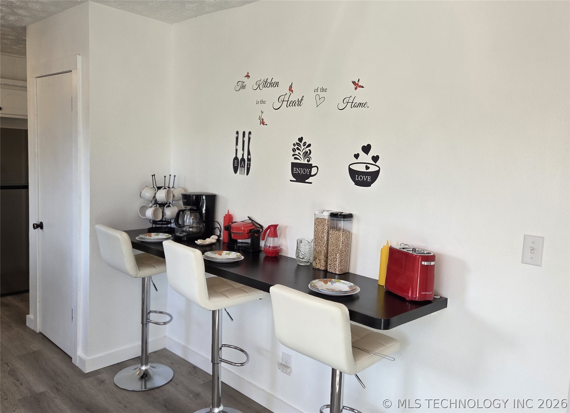 1105 W 16th Street Property Photo 6